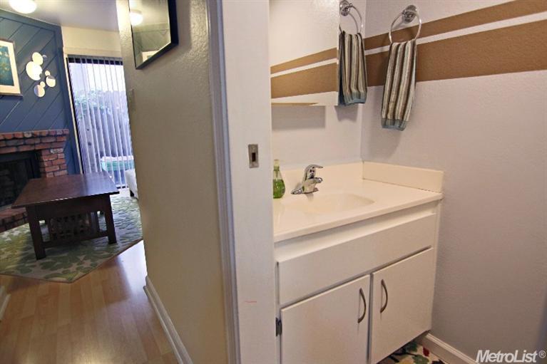 Sold, 2 Bedrooms, 1 Bathrooms, Condominium, Sacramento Downtown/Midtown, 2418 P St #A, Sacramento, CA 95816-6273, Beth Christensen, Dunnigan Realtors, Top Agent