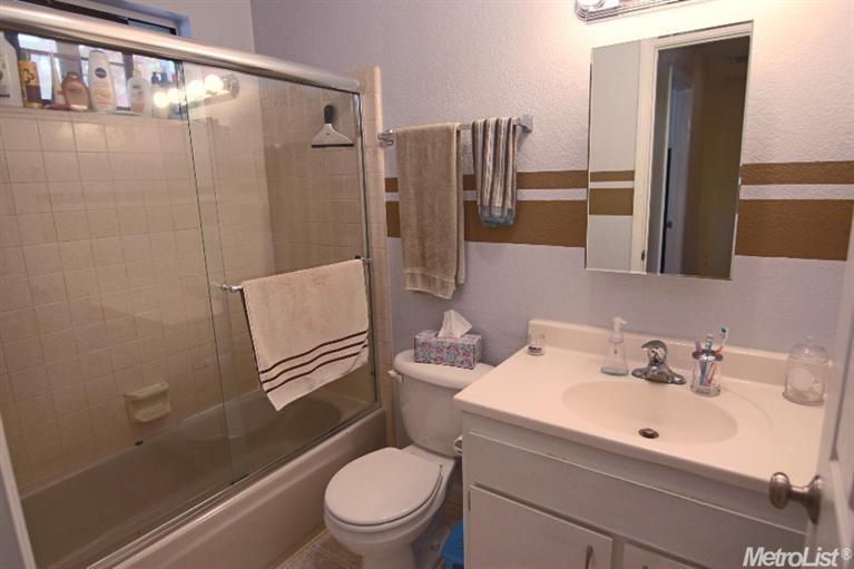 Sold, 2 Bedrooms, 1 Bathrooms, Condominium, Sacramento Downtown/Midtown, 2418 P St #A, Sacramento, CA 95816-6273, Beth Christensen, Dunnigan Realtors, Top Agent