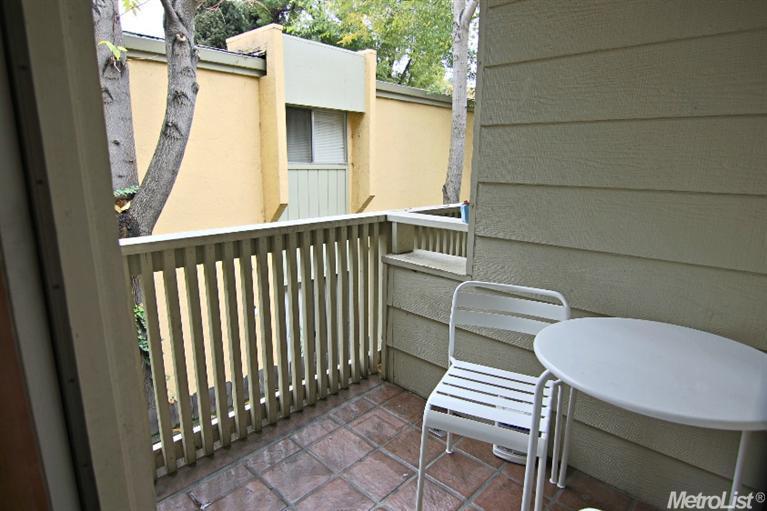 Sold, 2 Bedrooms, 1 Bathrooms, Condominium, Sacramento Downtown/Midtown, 2418 P St #A, Sacramento, CA 95816-6273, Beth Christensen, Dunnigan Realtors, Top Agent