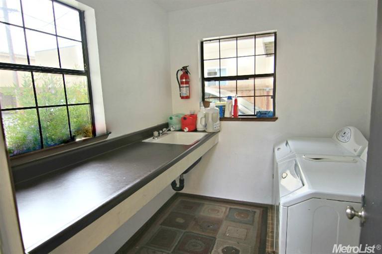 Sold, 2 Bedrooms, 1 Bathrooms, Condominium, Sacramento Downtown/Midtown, 2418 P St #A, Sacramento, CA 95816-6273, Beth Christensen, Dunnigan Realtors, Top Agent