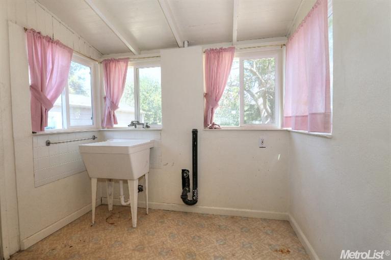Sold, 2 Bedrooms, 1 Bathrooms, Single Family Home, East Sacramento & Vicinity, 2617 52nd St, Sacramento, CA 95817, Beth Christensen, Dunnigan Realtors, Top Agent