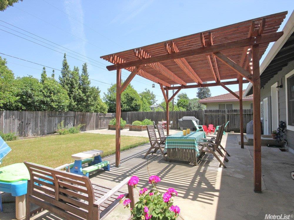 Sold, 3 Bedrooms, 2 Bathrooms, Single Family Home, Sacto South Land Park/Greenhaven, 1037 35th Ave, Sacramento, CA 95822-2435, Beth Christensen, Dunnigan Realtors, Top Agent