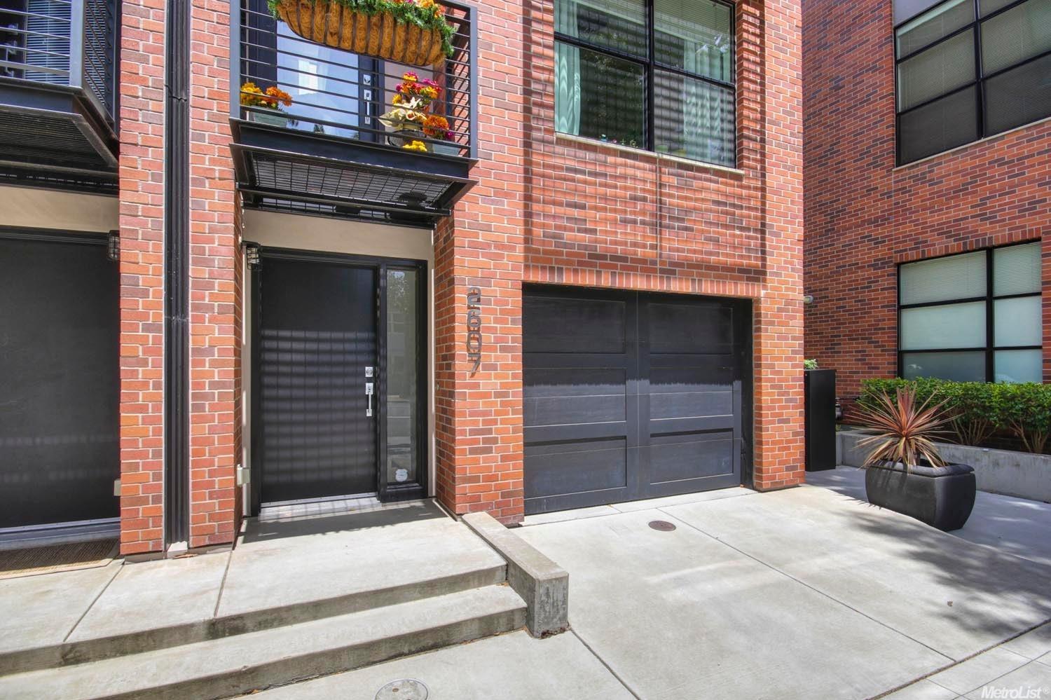 Sold, 2 Bedrooms, 2 Bathrooms, Townhome, Sacramento Downtown/Midtown, 2607 N St, Sacramento, CA 95816-5906, Beth Christensen, Dunnigan Realtors, Top Agent