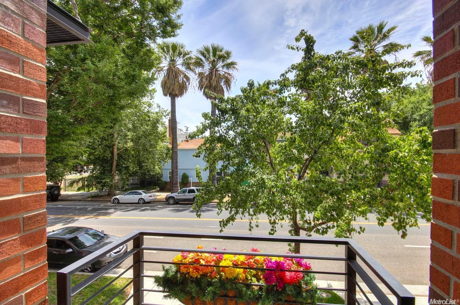 Sold, 2 Bedrooms, 2 Bathrooms, Townhome, Sacramento Downtown/Midtown, 2607 N St, Sacramento, CA 95816-5906, Beth Christensen, Dunnigan Realtors, Top Agent