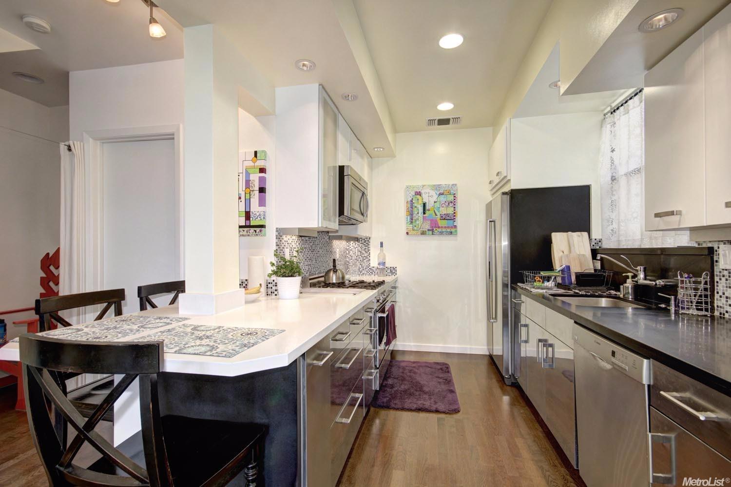 Sold, 2 Bedrooms, 2 Bathrooms, Townhome, Sacramento Downtown/Midtown, 2607 N St, Sacramento, CA 95816-5906, Beth Christensen, Dunnigan Realtors, Top Agent