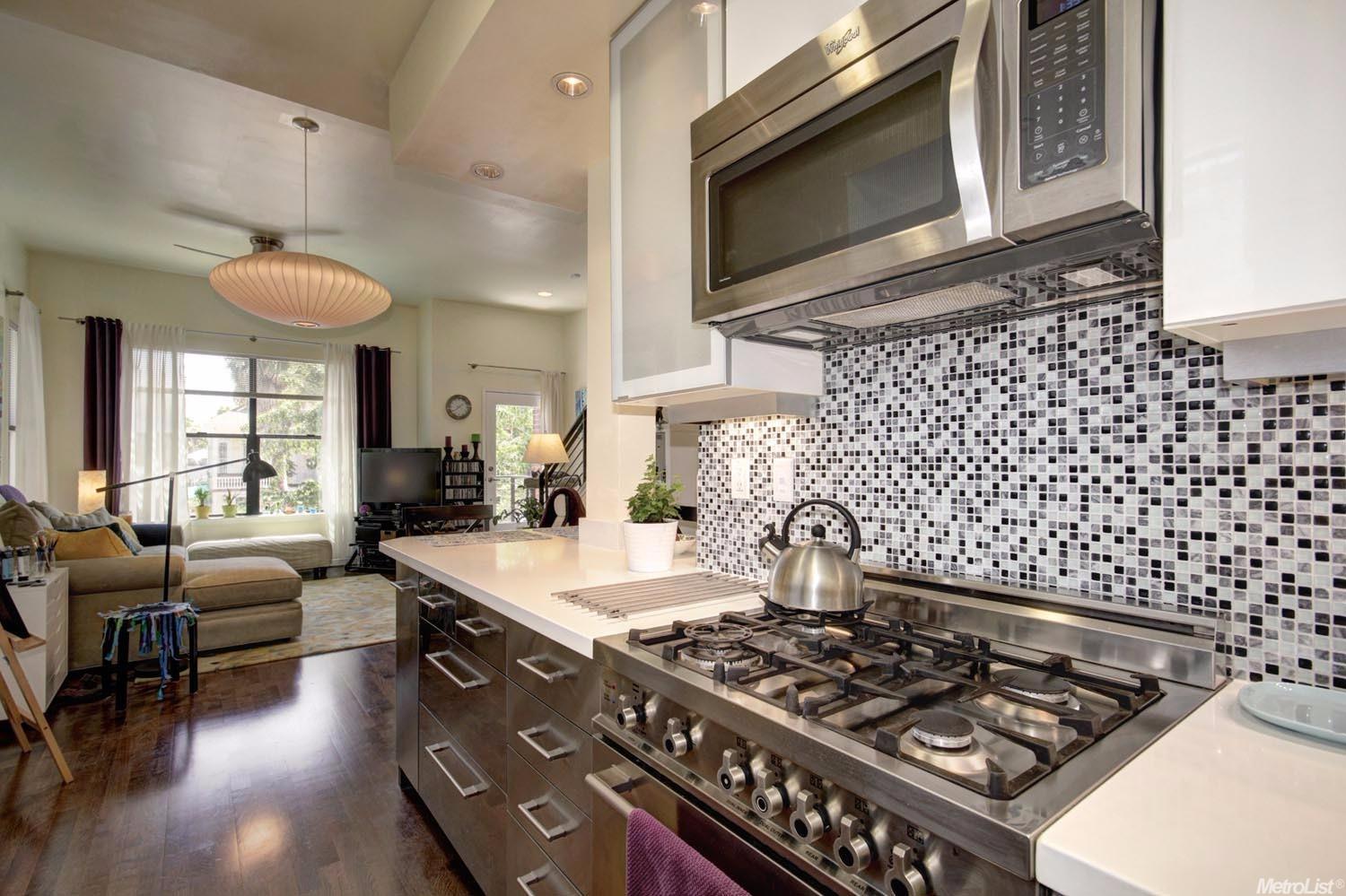 Sold, 2 Bedrooms, 2 Bathrooms, Townhome, Sacramento Downtown/Midtown, 2607 N St, Sacramento, CA 95816-5906, Beth Christensen, Dunnigan Realtors, Top Agent