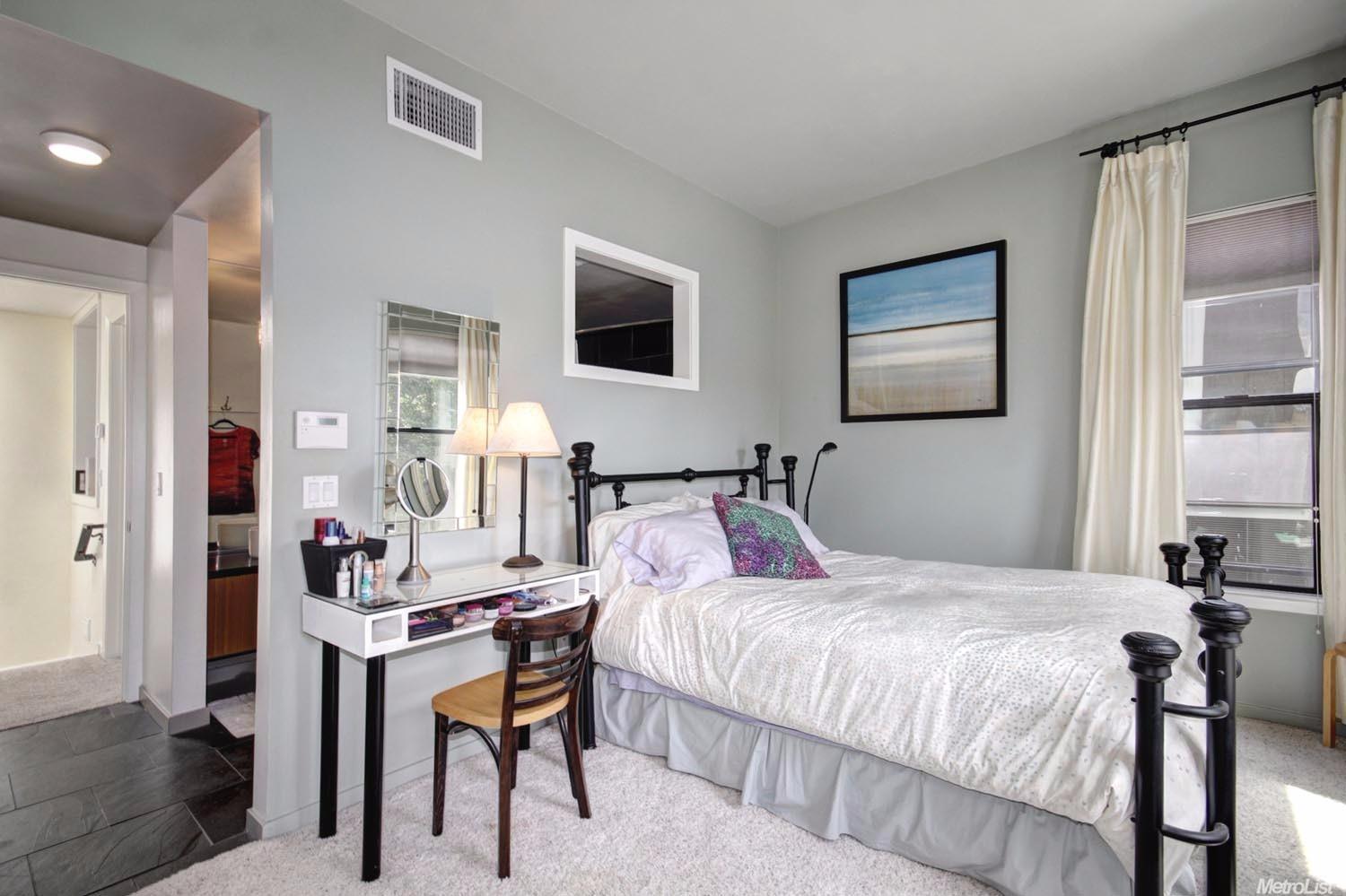 Sold, 2 Bedrooms, 2 Bathrooms, Townhome, Sacramento Downtown/Midtown, 2607 N St, Sacramento, CA 95816-5906, Beth Christensen, Dunnigan Realtors, Top Agent