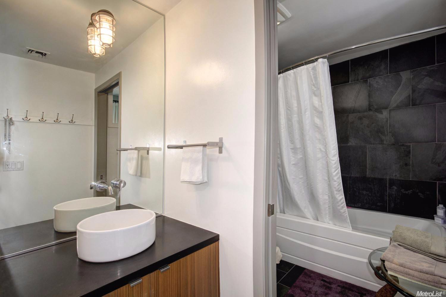 Sold, 2 Bedrooms, 2 Bathrooms, Townhome, Sacramento Downtown/Midtown, 2607 N St, Sacramento, CA 95816-5906, Beth Christensen, Dunnigan Realtors, Top Agent