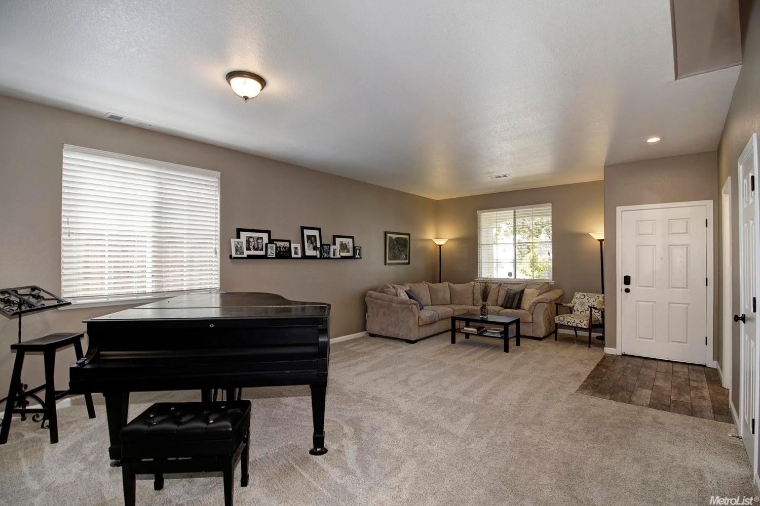 Sold, 4 Bedrooms, 2 Bathrooms, Single Family Home, Elk Grove, 9365 La Tonis Way, Elk Grove, CA 95758, Beth Christensen, Dunnigan Realtors, Top Agent