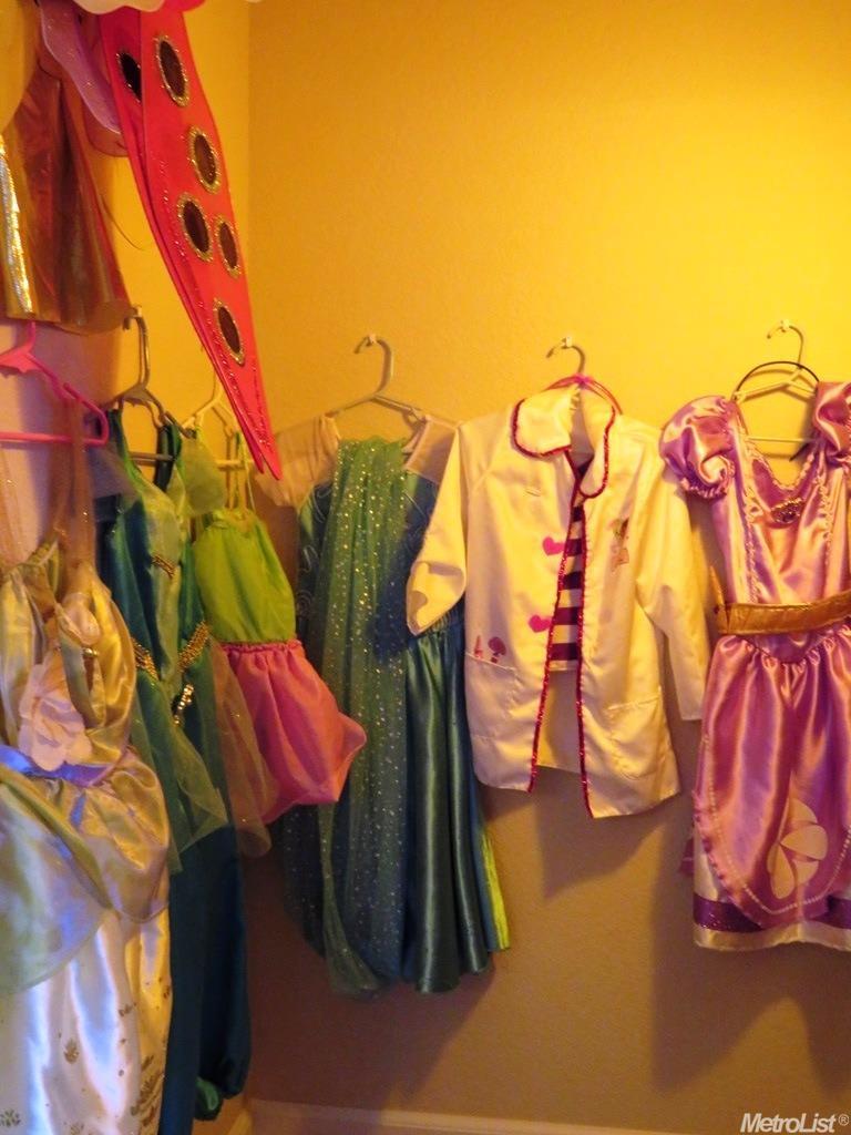 Sold, 4 Bedrooms, 2 Bathrooms, Single Family Home, No Sacto/Natomas/Del Paso Heights, 240 Sugnet Way, Sacramento, CA 95838-5015, Beth Christensen, Dunnigan Realtors, Top Agent