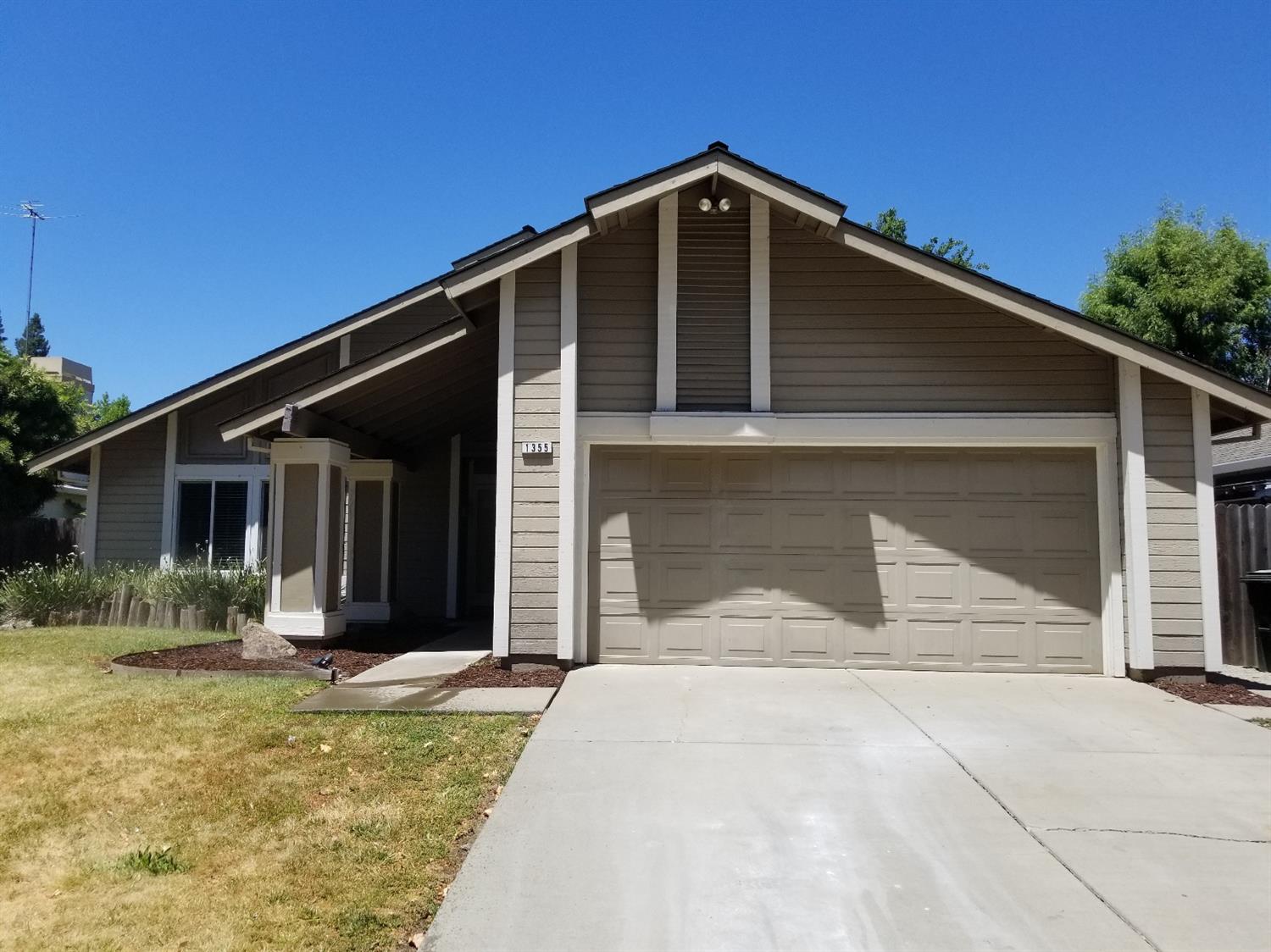 Sold, 3 Bedrooms, 2 Bathrooms, Single Family Home, No Sacto/Natomas/Del Paso Heights, 1355 Senida Way, Sacramento, CA 95833-1032, Beth Christensen, Dunnigan Realtors, Top Agent