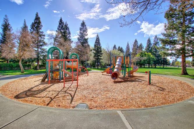 Sold, 4 Bedrooms, 3 Bathrooms, Single Family Home, Elk Grove, 5705 Laguna Oaks Dr, Elk Grove, CA 95758-7702, Beth Christensen, Dunnigan Realtors, Top Agent