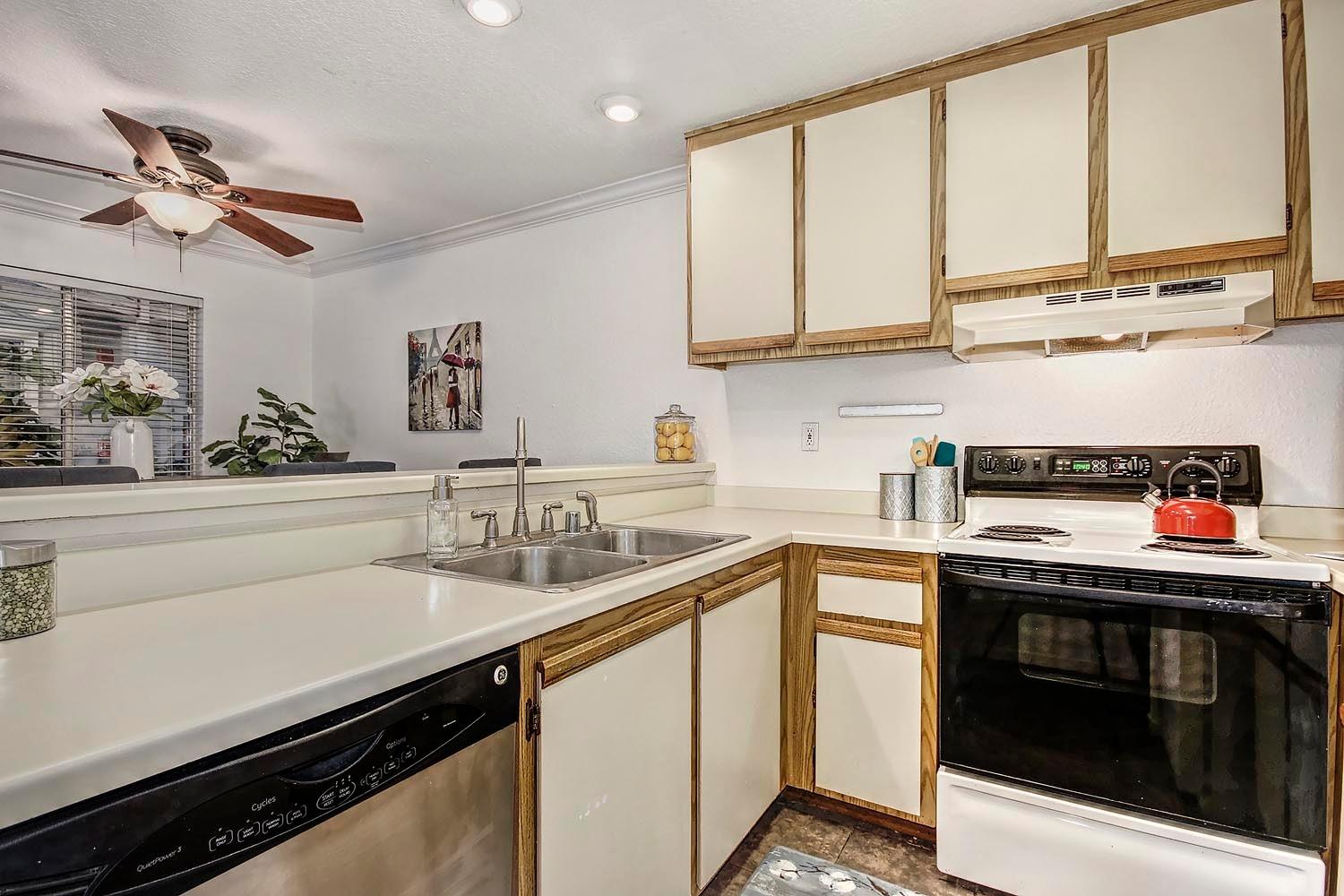 Sold, 2 Bedrooms, 2 Bathrooms, Condominium, Sacto Arden/Arcade Creek/Vicinity, 1019 Dornajo Way #101, Sacramento, CA 95825-7300, Beth Christensen, Dunnigan Realtors, Top Agent