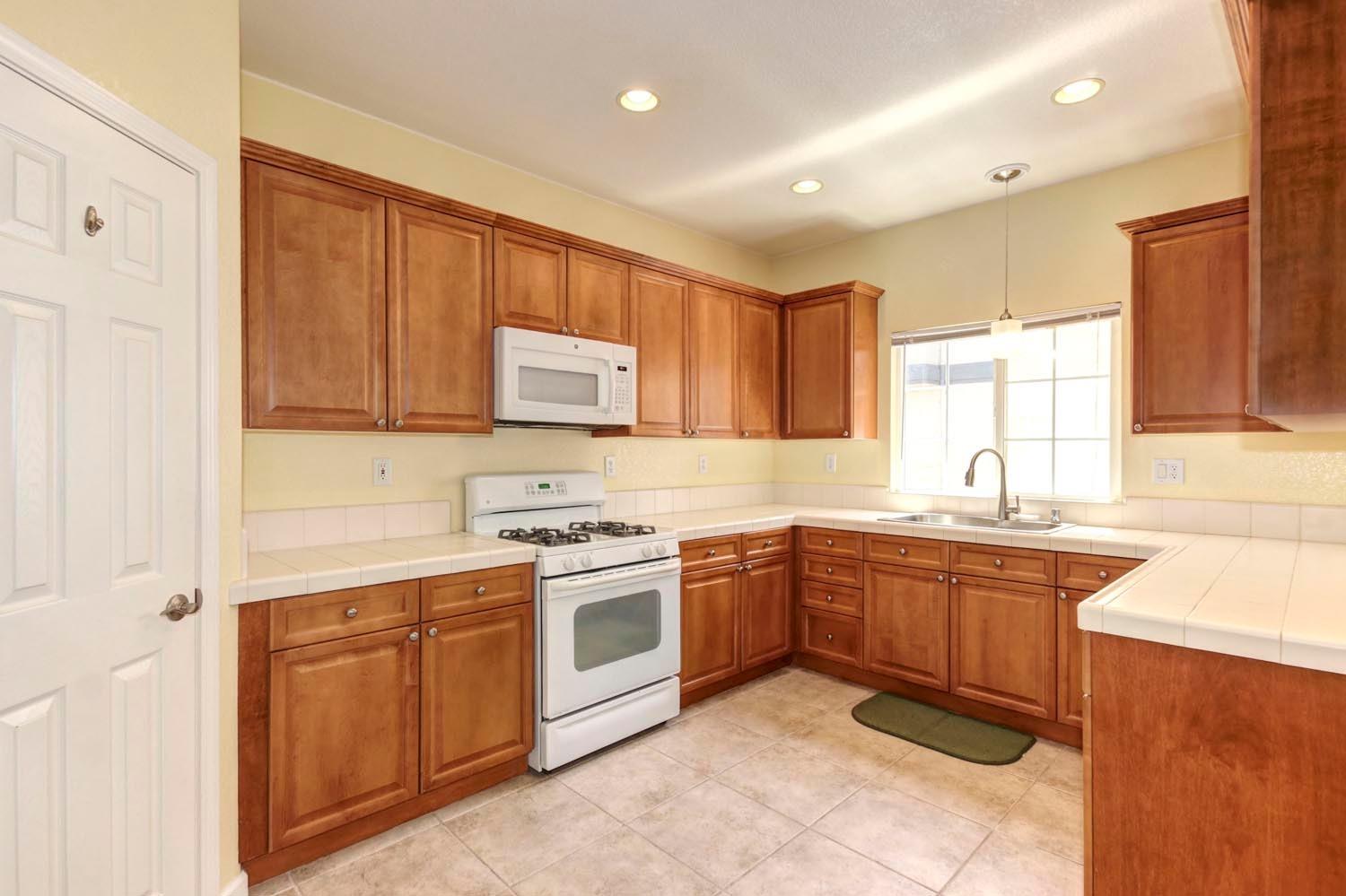Sold, 2 Bedrooms, 2 Bathrooms, Condominium, Sacto So Land Park/Greenhaven, 7707 George River Ln, Sacramento, CA 95831-5814, Beth Christensen, Dunnigan Realtors, Top Agent