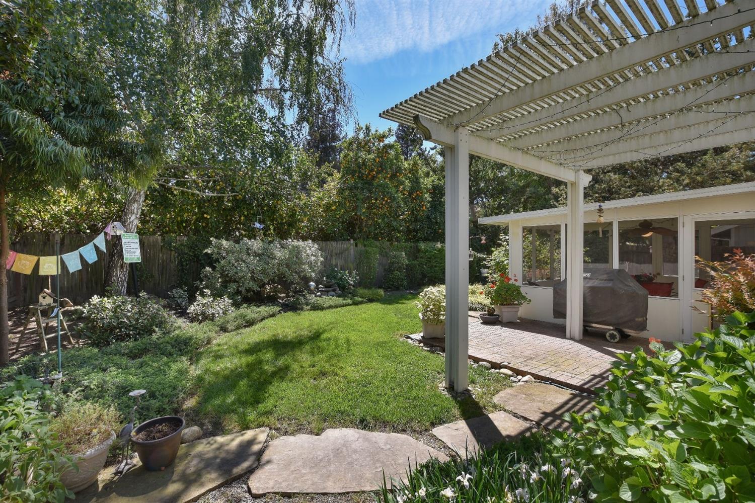 Sold, 4 Bedrooms, 2 Bathrooms, Single Family Home, Sacto So Land Park/Greenhaven, 808 Sao Jorge Way, Sacramento, CA 95831, Beth Christensen, Dunnigan Realtors, Top Agent