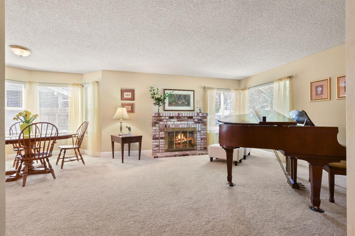 Sold, 4 Bedrooms, 2 Bathrooms, Single Family Home, Sacto So Land Park/Greenhaven, 808 Sao Jorge Way, Sacramento, CA 95831, Beth Christensen, Dunnigan Realtors, Top Agent