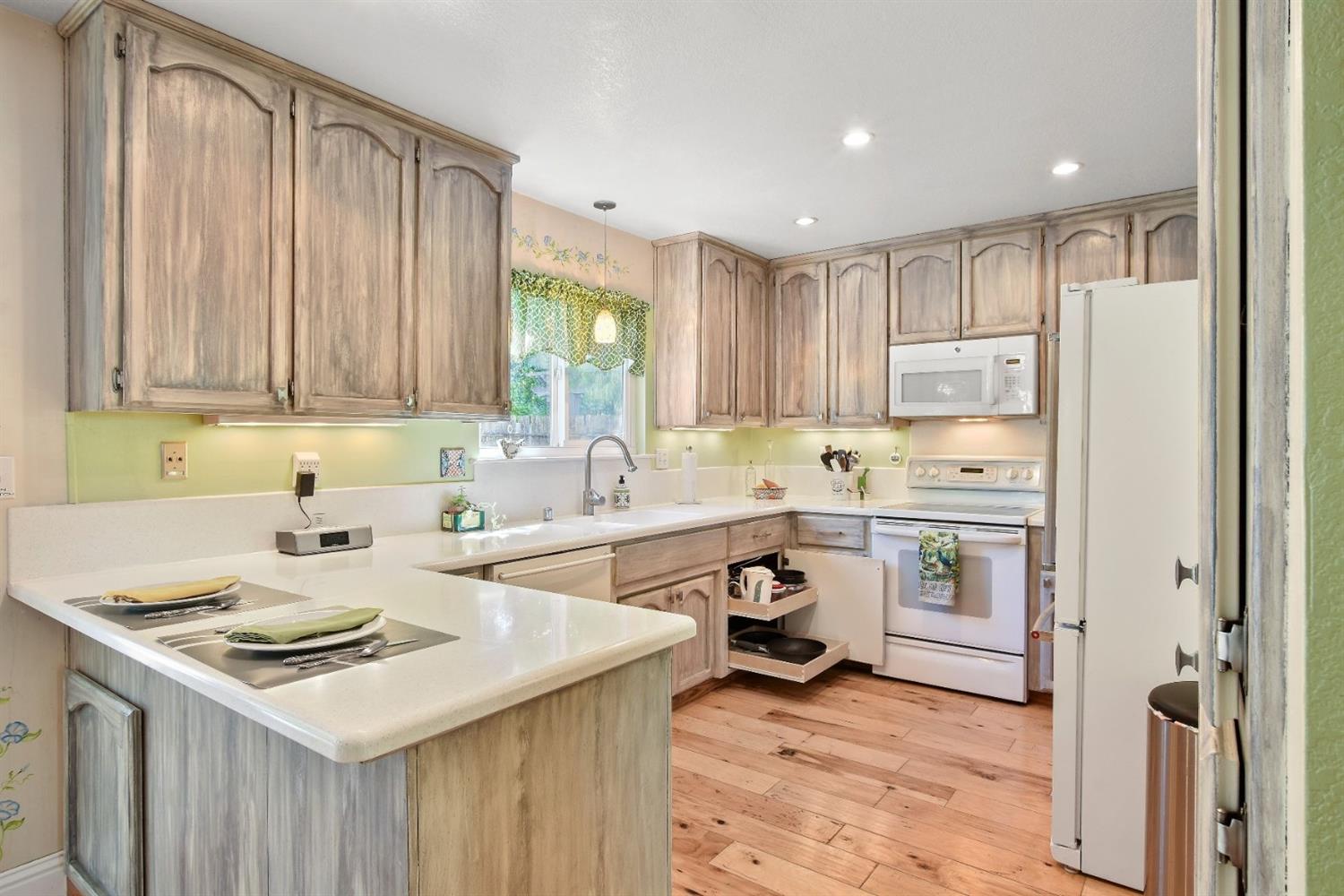 Sold, 4 Bedrooms, 2 Bathrooms, Single Family Home, Sacto So Land Park/Greenhaven, 808 Sao Jorge Way, Sacramento, CA 95831, Beth Christensen, Dunnigan Realtors, Top Agent