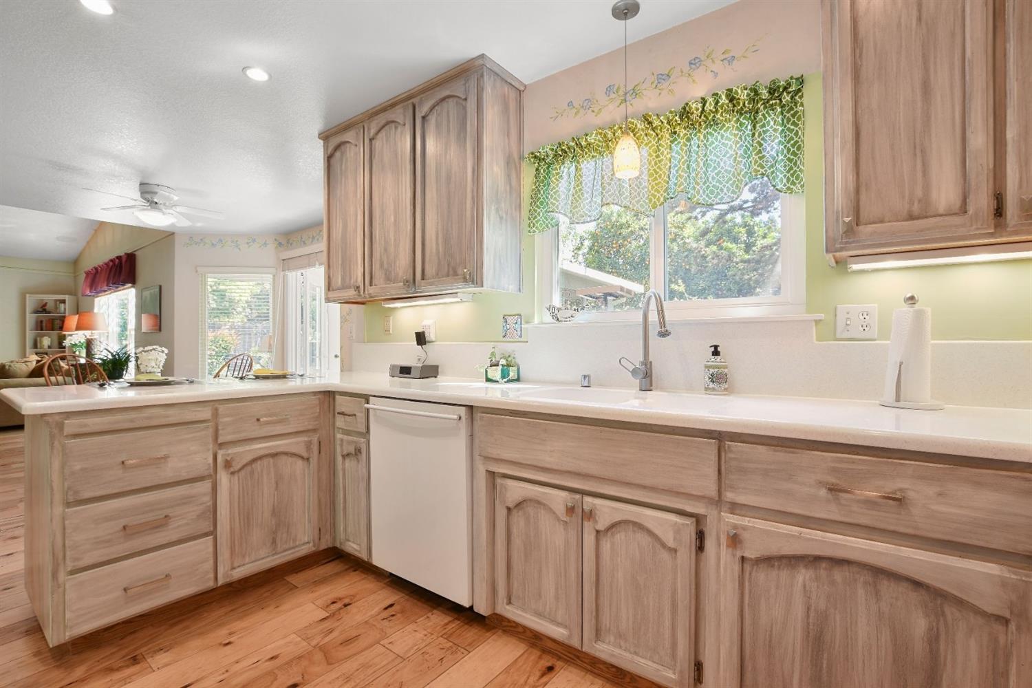 Sold, 4 Bedrooms, 2 Bathrooms, Single Family Home, Sacto So Land Park/Greenhaven, 808 Sao Jorge Way, Sacramento, CA 95831, Beth Christensen, Dunnigan Realtors, Top Agent