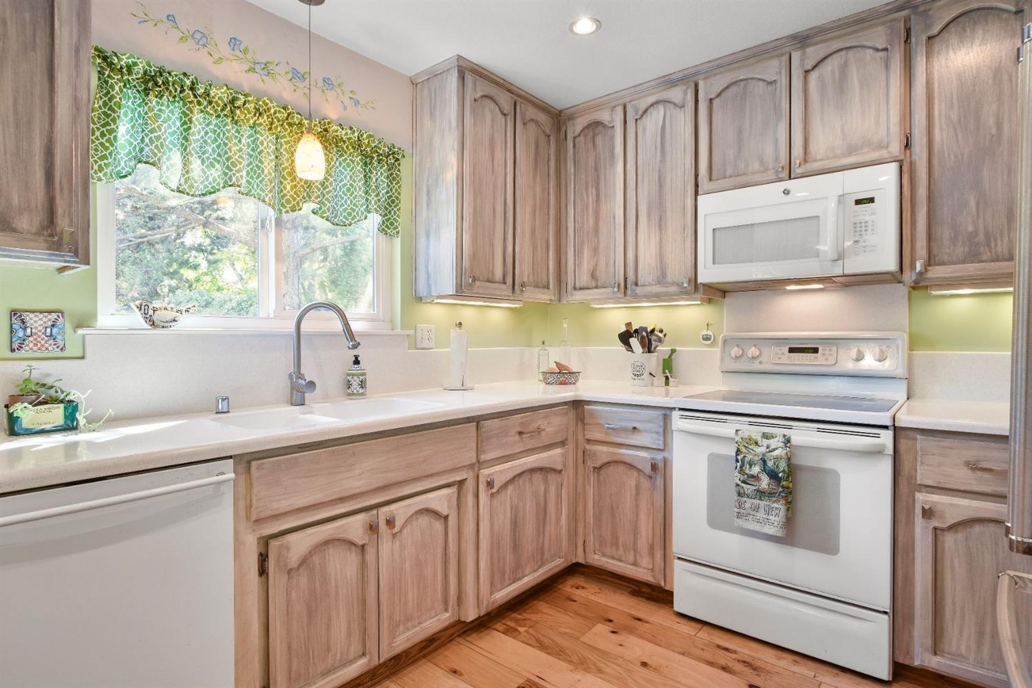 Sold, 4 Bedrooms, 2 Bathrooms, Single Family Home, Sacto So Land Park/Greenhaven, 808 Sao Jorge Way, Sacramento, CA 95831, Beth Christensen, Dunnigan Realtors, Top Agent