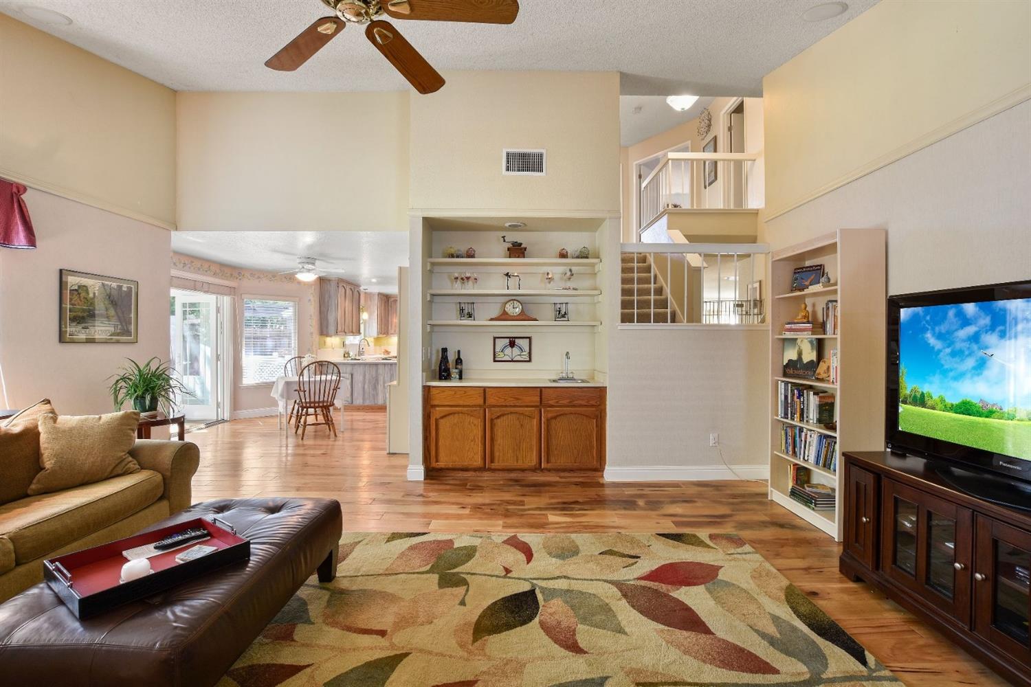 Sold, 4 Bedrooms, 2 Bathrooms, Single Family Home, Sacto So Land Park/Greenhaven, 808 Sao Jorge Way, Sacramento, CA 95831, Beth Christensen, Dunnigan Realtors, Top Agent