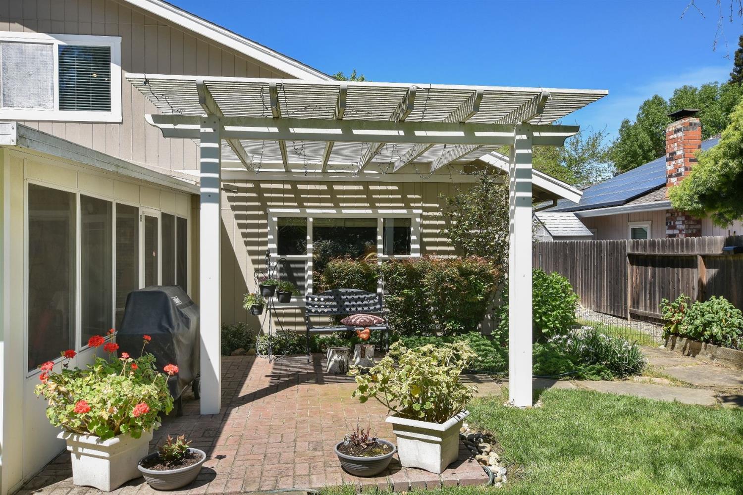 Sold, 4 Bedrooms, 2 Bathrooms, Single Family Home, Sacto So Land Park/Greenhaven, 808 Sao Jorge Way, Sacramento, CA 95831, Beth Christensen, Dunnigan Realtors, Top Agent