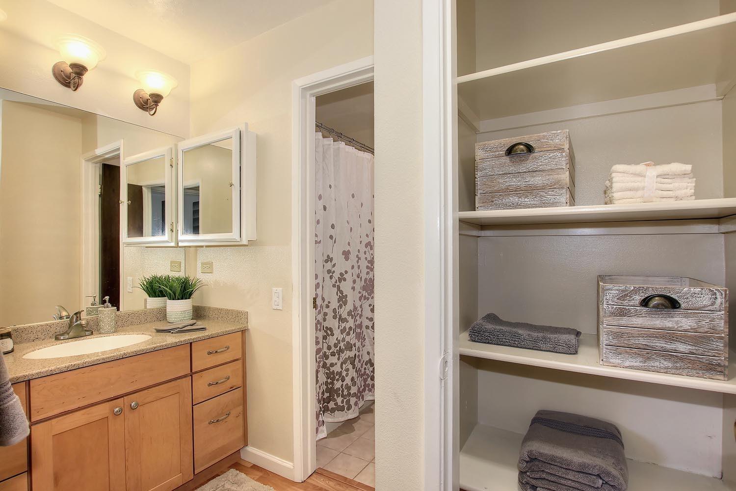 Sold, 2 Bedrooms, 1 Bathrooms, Condominium, Sacto Arden/Arcade Creek/Vicinity, 2229 Woodside Ln #4, Sacramento, CA 95825-8629, Beth Christensen, Dunnigan Realtors, Top Agent