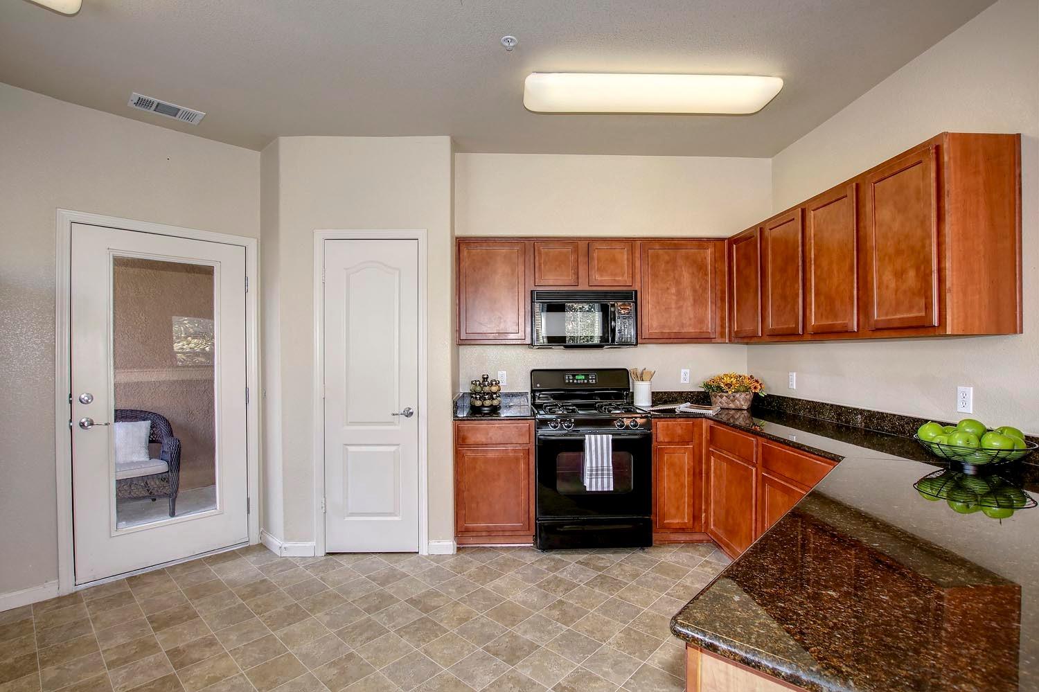 Sold, 2 Bedrooms, 2 Bathrooms, Condominium, No Sacto/Natomas/Del Paso Heights, 5350 Dunlay Dr #2714, Sacramento, CA 95835-1594, Beth Christensen, Dunnigan Realtors, Top Agent