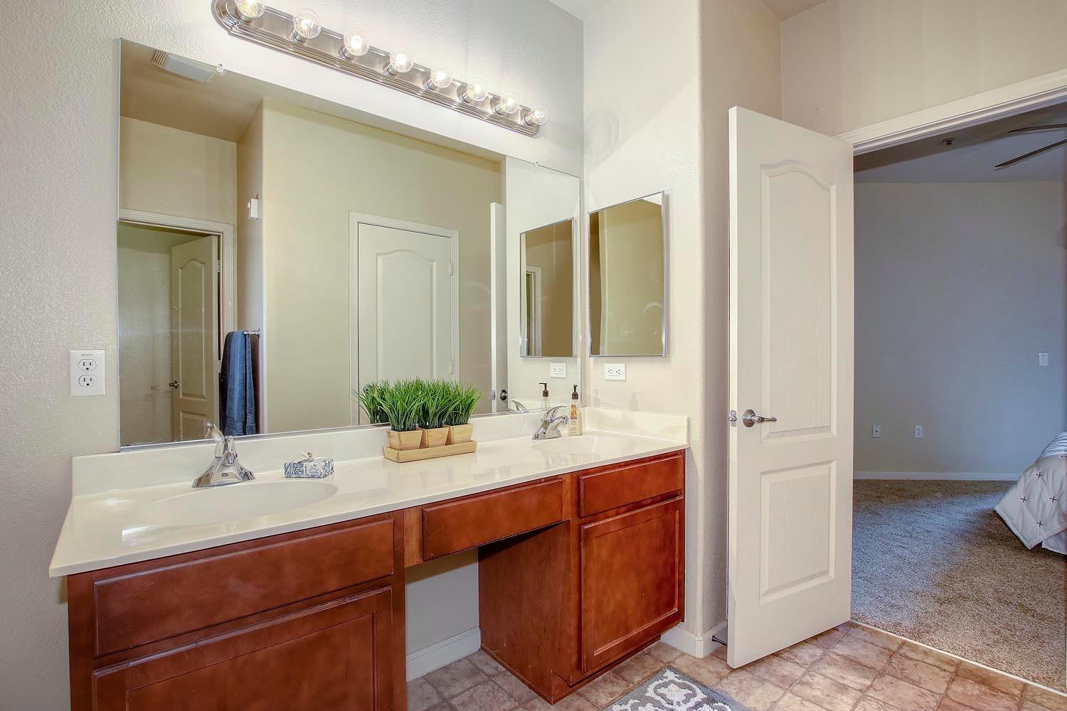 Sold, 2 Bedrooms, 2 Bathrooms, Condominium, No Sacto/Natomas/Del Paso Heights, 5350 Dunlay Dr #2714, Sacramento, CA 95835-1594, Beth Christensen, Dunnigan Realtors, Top Agent