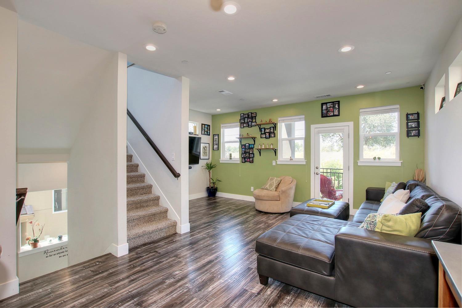 Sold, 3 Bedrooms, 2 Bathrooms, Single Family Home, Sacto So Land Park/Greenhaven, 24 Rio Viale Ct, Sacramento, CA 95831-8200, Beth Christensen, Dunnigan Realtors, Top Agent