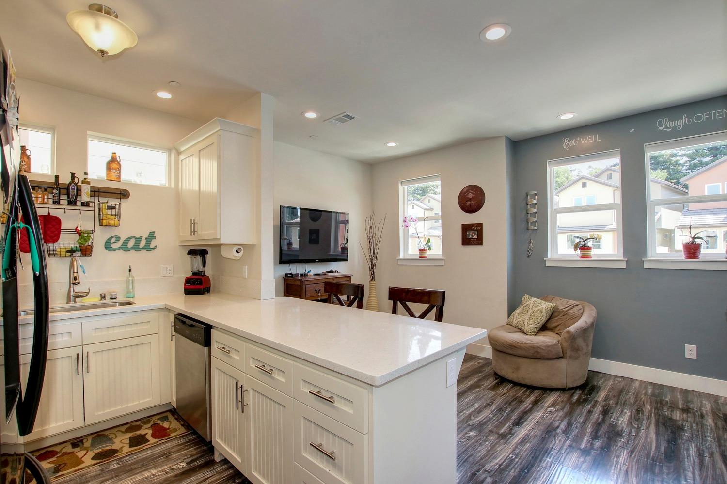 Sold, 3 Bedrooms, 2 Bathrooms, Single Family Home, Sacto So Land Park/Greenhaven, 24 Rio Viale Ct, Sacramento, CA 95831-8200, Beth Christensen, Dunnigan Realtors, Top Agent