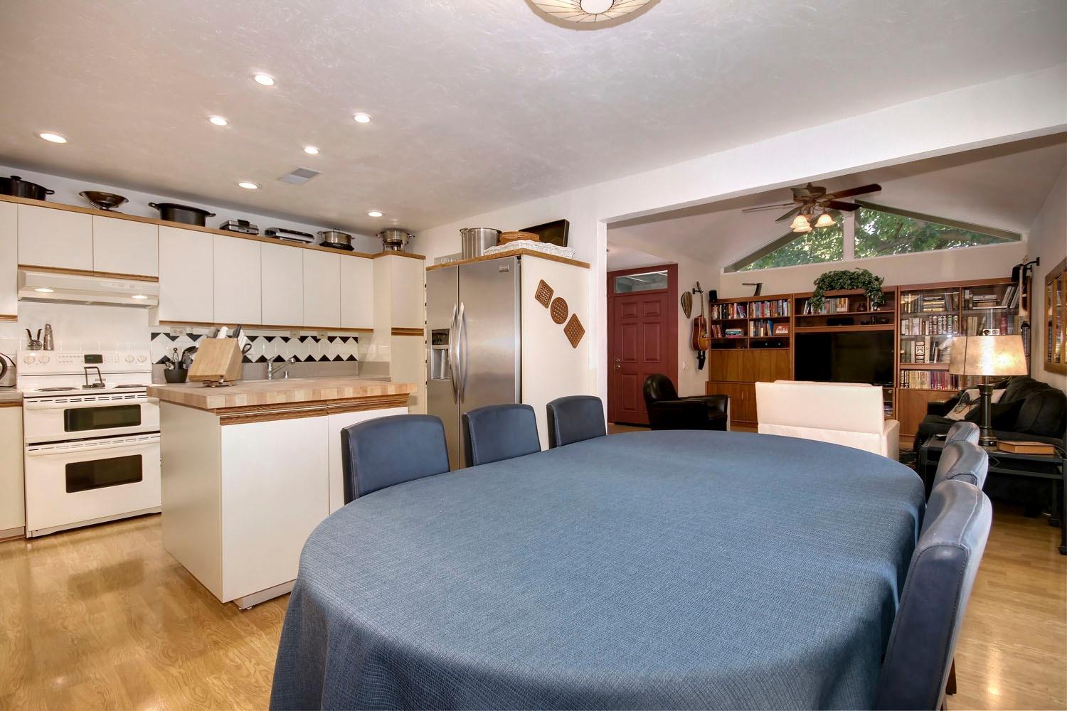 Sold, 3 Bedrooms, 1 Bathrooms, Halfplex, Sacto Arden/Arcade Creek/Vicinity, Streng Bros, 4732 River College Dr, Sacramento, CA 95841-4292, Beth Christensen, Dunnigan Realtors, Top Agent