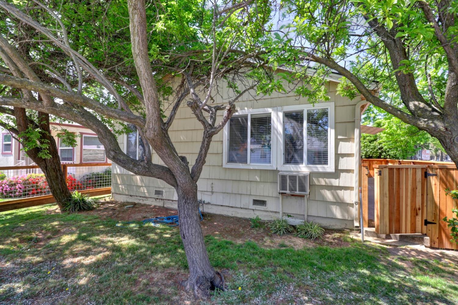 Sold, 2 Bedrooms, 1 Bathrooms, Single Family Home, Sacramento Elder Creek/Fruitridge, 5560 Broadway, Sacramento, CA 95820-1709, Beth Christensen, Dunnigan Realtors, Top Agent