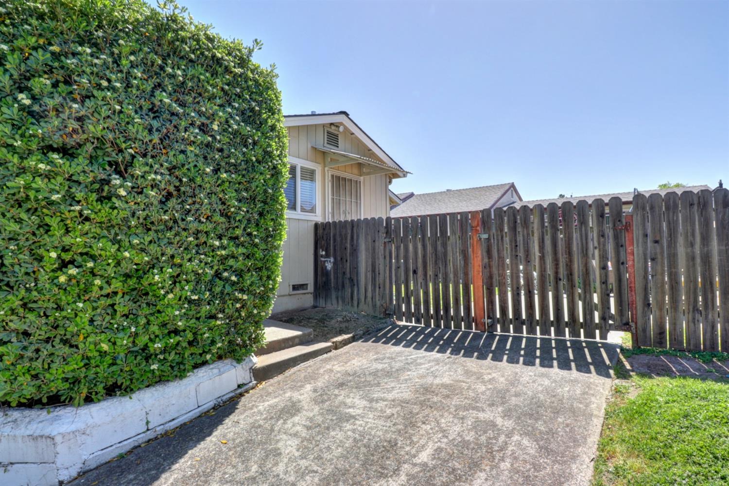 Sold, 2 Bedrooms, 1 Bathrooms, Single Family Home, Sacramento Elder Creek/Fruitridge, 5560 Broadway, Sacramento, CA 95820-1709, Beth Christensen, Dunnigan Realtors, Top Agent