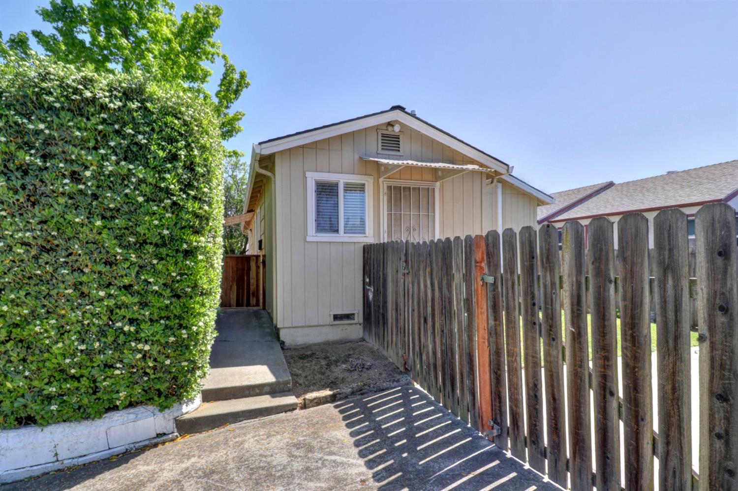 Sold, 2 Bedrooms, 1 Bathrooms, Single Family Home, Sacramento Elder Creek/Fruitridge, 5560 Broadway, Sacramento, CA 95820-1709, Beth Christensen, Dunnigan Realtors, Top Agent