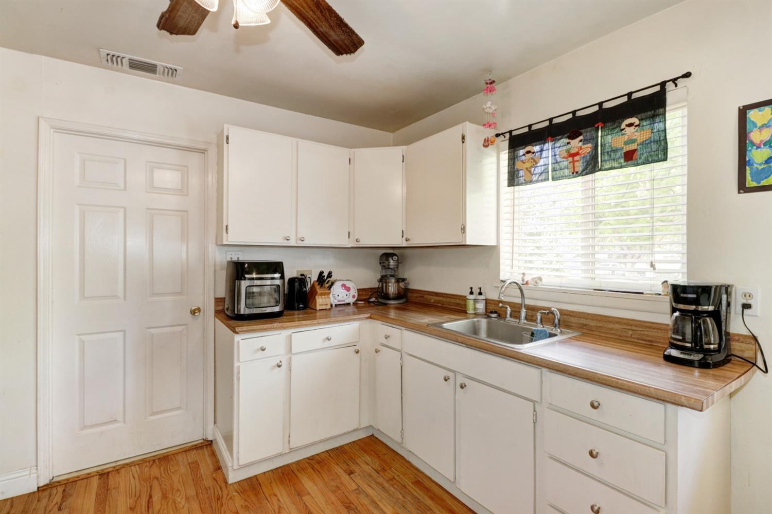 Sold, 2 Bedrooms, 1 Bathrooms, Single Family Home, Sacramento Elder Creek/Fruitridge, 5560 Broadway, Sacramento, CA 95820-1709, Beth Christensen, Dunnigan Realtors, Top Agent