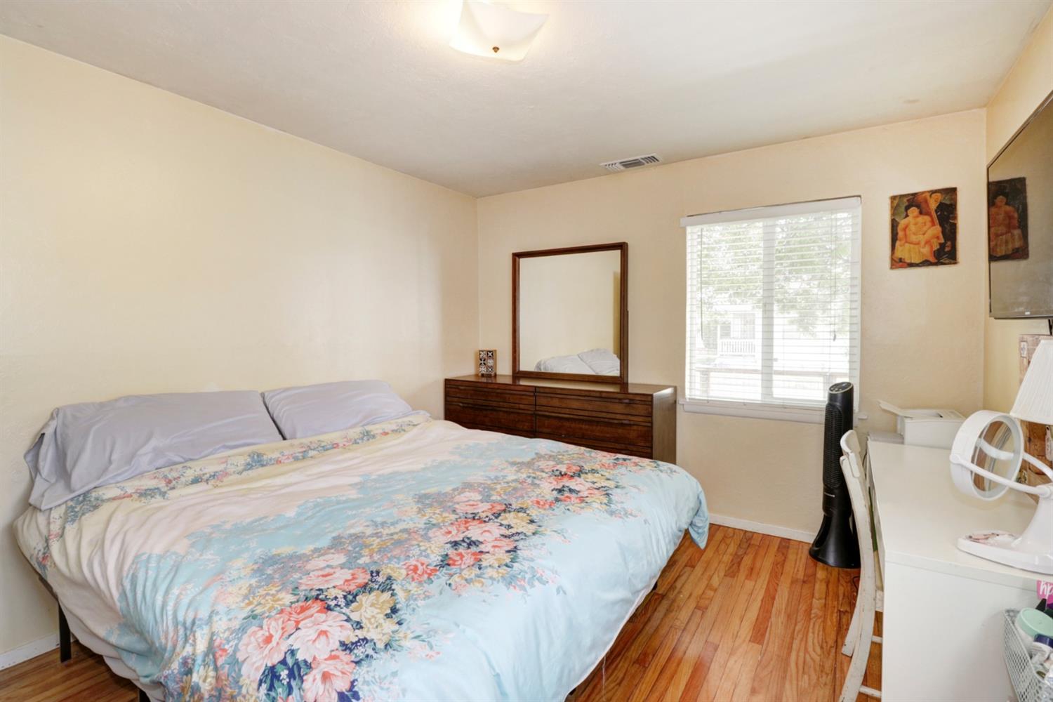 Sold, 2 Bedrooms, 1 Bathrooms, Single Family Home, Sacramento Elder Creek/Fruitridge, 5560 Broadway, Sacramento, CA 95820-1709, Beth Christensen, Dunnigan Realtors, Top Agent