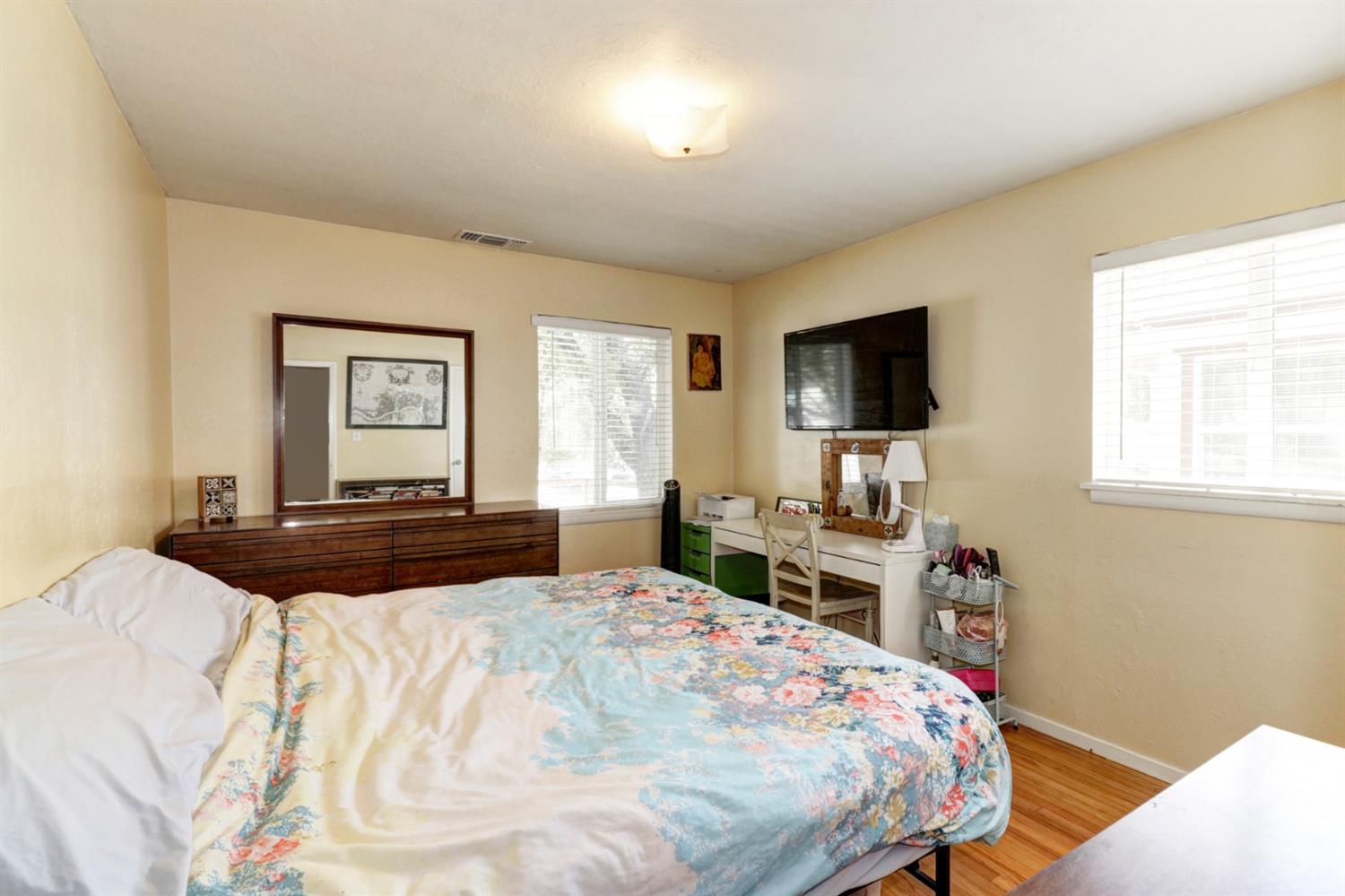 Sold, 2 Bedrooms, 1 Bathrooms, Single Family Home, Sacramento Elder Creek/Fruitridge, 5560 Broadway, Sacramento, CA 95820-1709, Beth Christensen, Dunnigan Realtors, Top Agent