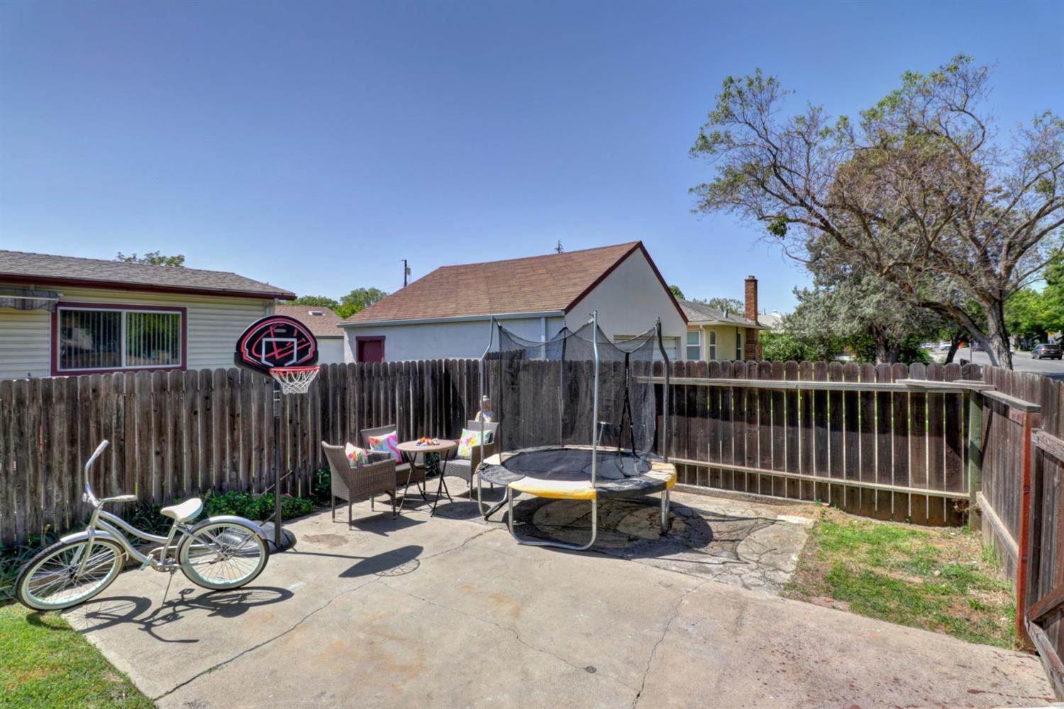 Sold, 2 Bedrooms, 1 Bathrooms, Single Family Home, Sacramento Elder Creek/Fruitridge, 5560 Broadway, Sacramento, CA 95820-1709, Beth Christensen, Dunnigan Realtors, Top Agent