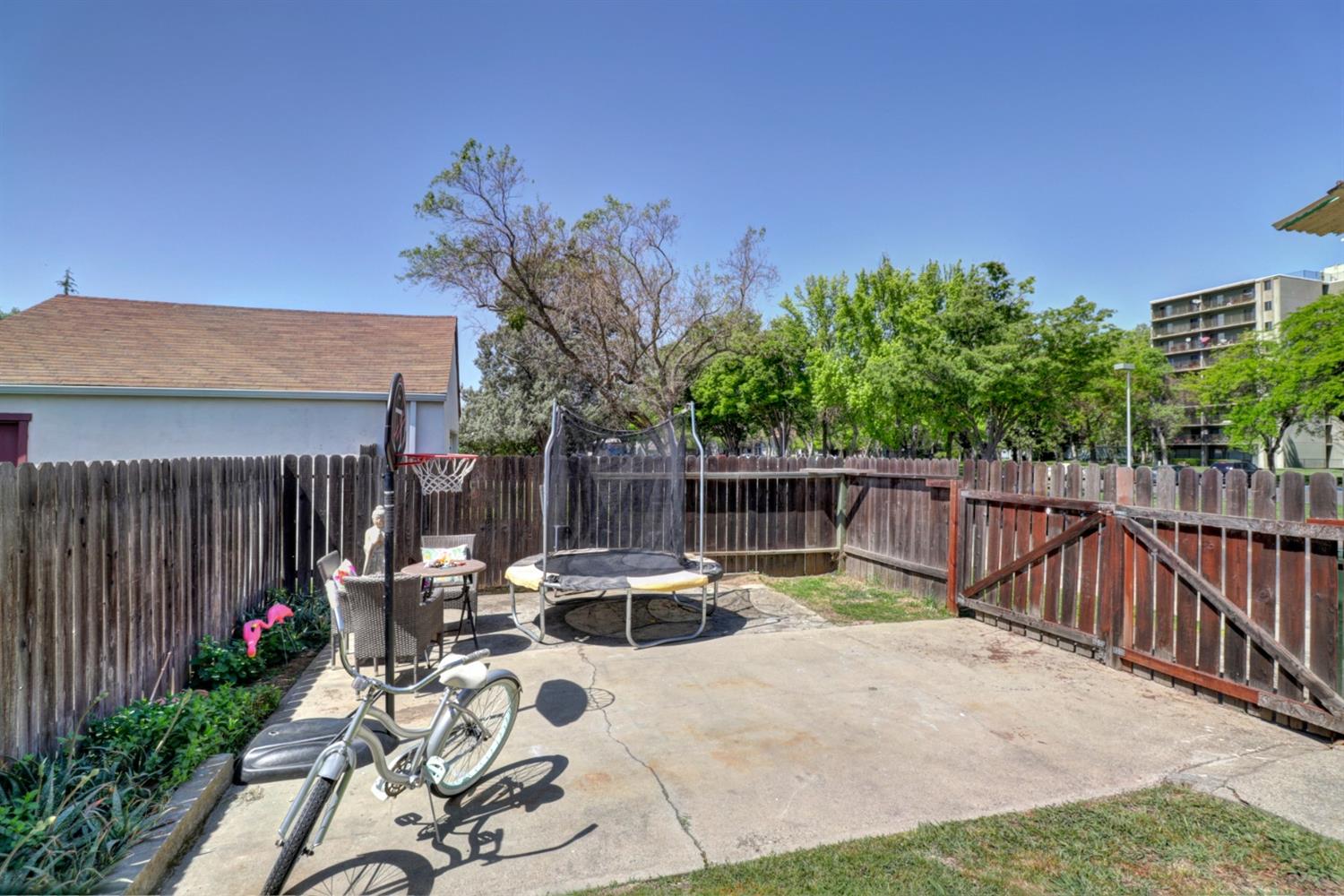 Sold, 2 Bedrooms, 1 Bathrooms, Single Family Home, Sacramento Elder Creek/Fruitridge, 5560 Broadway, Sacramento, CA 95820-1709, Beth Christensen, Dunnigan Realtors, Top Agent