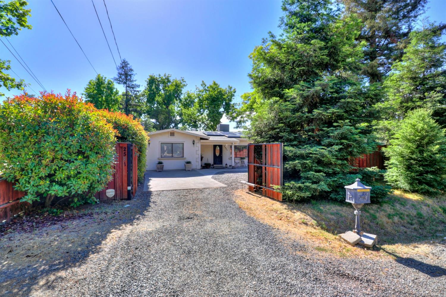 Sold, 3 Bedrooms, 2 Bathrooms, Single Family Home, Carmichael, 2521 Gunn Rd, Carmichael, CA 95608-4742, Beth Christensen, Dunnigan Realtors, Top Agent