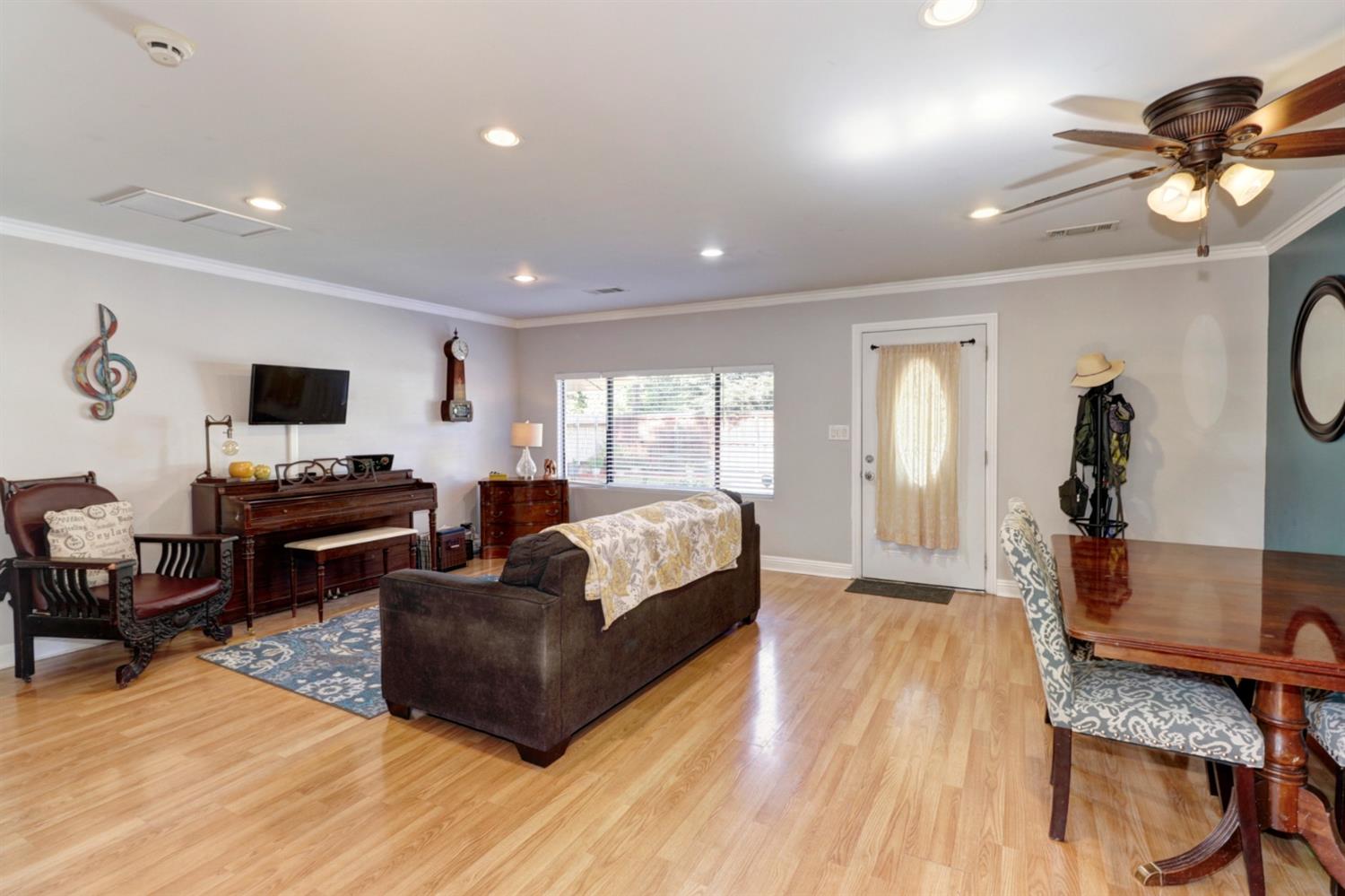 Sold, 3 Bedrooms, 2 Bathrooms, Single Family Home, Carmichael, 2521 Gunn Rd, Carmichael, CA 95608-4742, Beth Christensen, Dunnigan Realtors, Top Agent