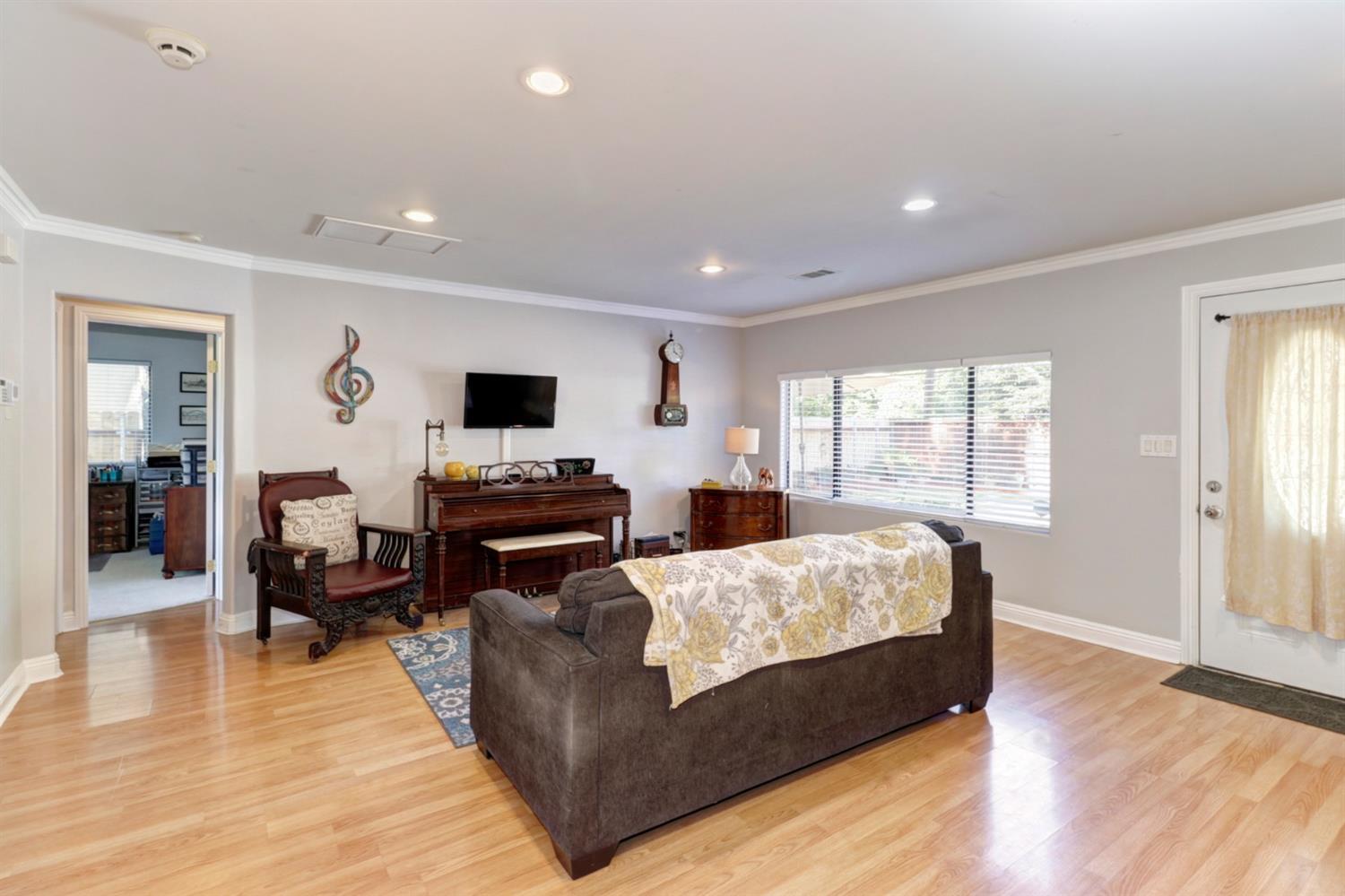 Sold, 3 Bedrooms, 2 Bathrooms, Single Family Home, Carmichael, 2521 Gunn Rd, Carmichael, CA 95608-4742, Beth Christensen, Dunnigan Realtors, Top Agent