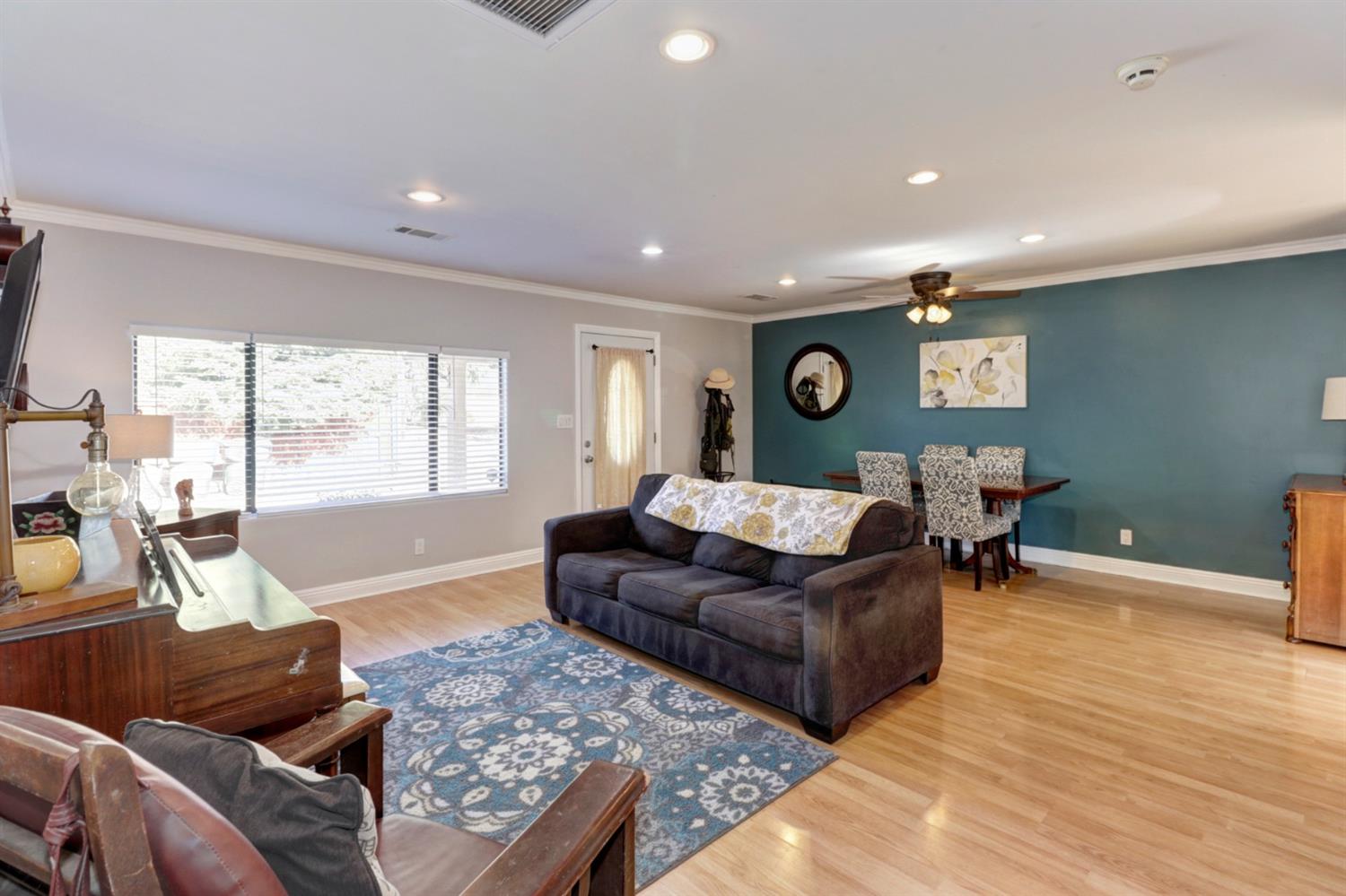 Sold, 3 Bedrooms, 2 Bathrooms, Single Family Home, Carmichael, 2521 Gunn Rd, Carmichael, CA 95608-4742, Beth Christensen, Dunnigan Realtors, Top Agent