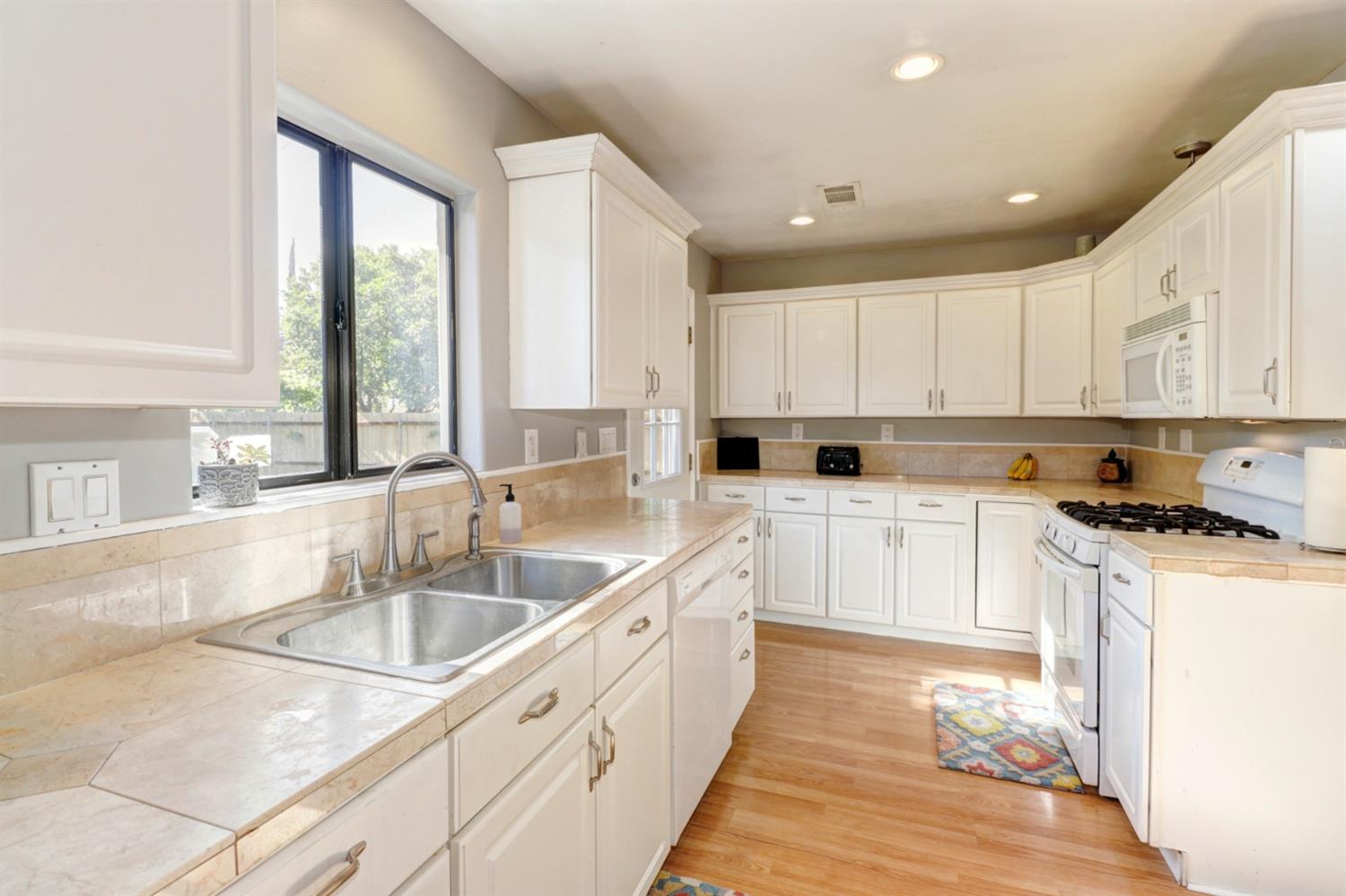 Sold, 3 Bedrooms, 2 Bathrooms, Single Family Home, Carmichael, 2521 Gunn Rd, Carmichael, CA 95608-4742, Beth Christensen, Dunnigan Realtors, Top Agent