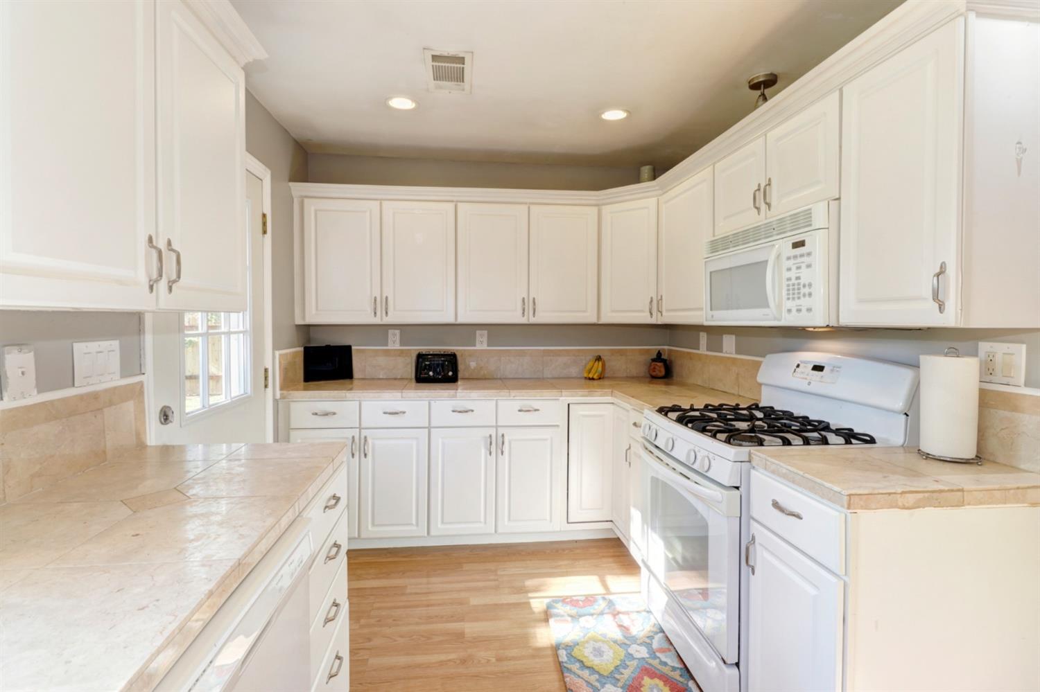 Sold, 3 Bedrooms, 2 Bathrooms, Single Family Home, Carmichael, 2521 Gunn Rd, Carmichael, CA 95608-4742, Beth Christensen, Dunnigan Realtors, Top Agent