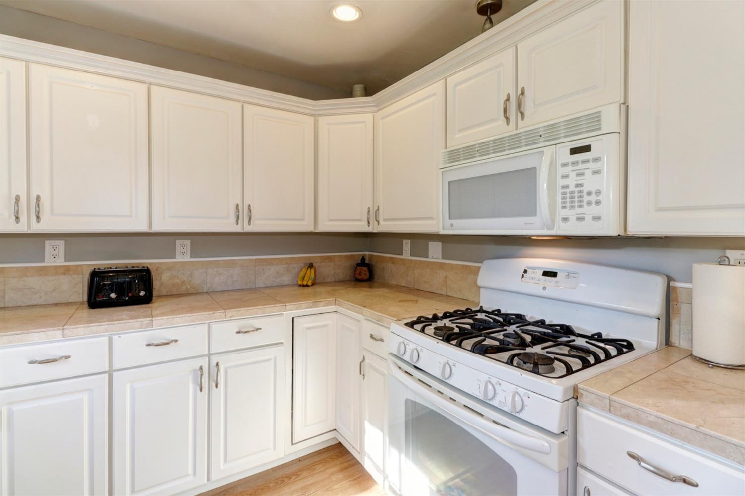 Sold, 3 Bedrooms, 2 Bathrooms, Single Family Home, Carmichael, 2521 Gunn Rd, Carmichael, CA 95608-4742, Beth Christensen, Dunnigan Realtors, Top Agent