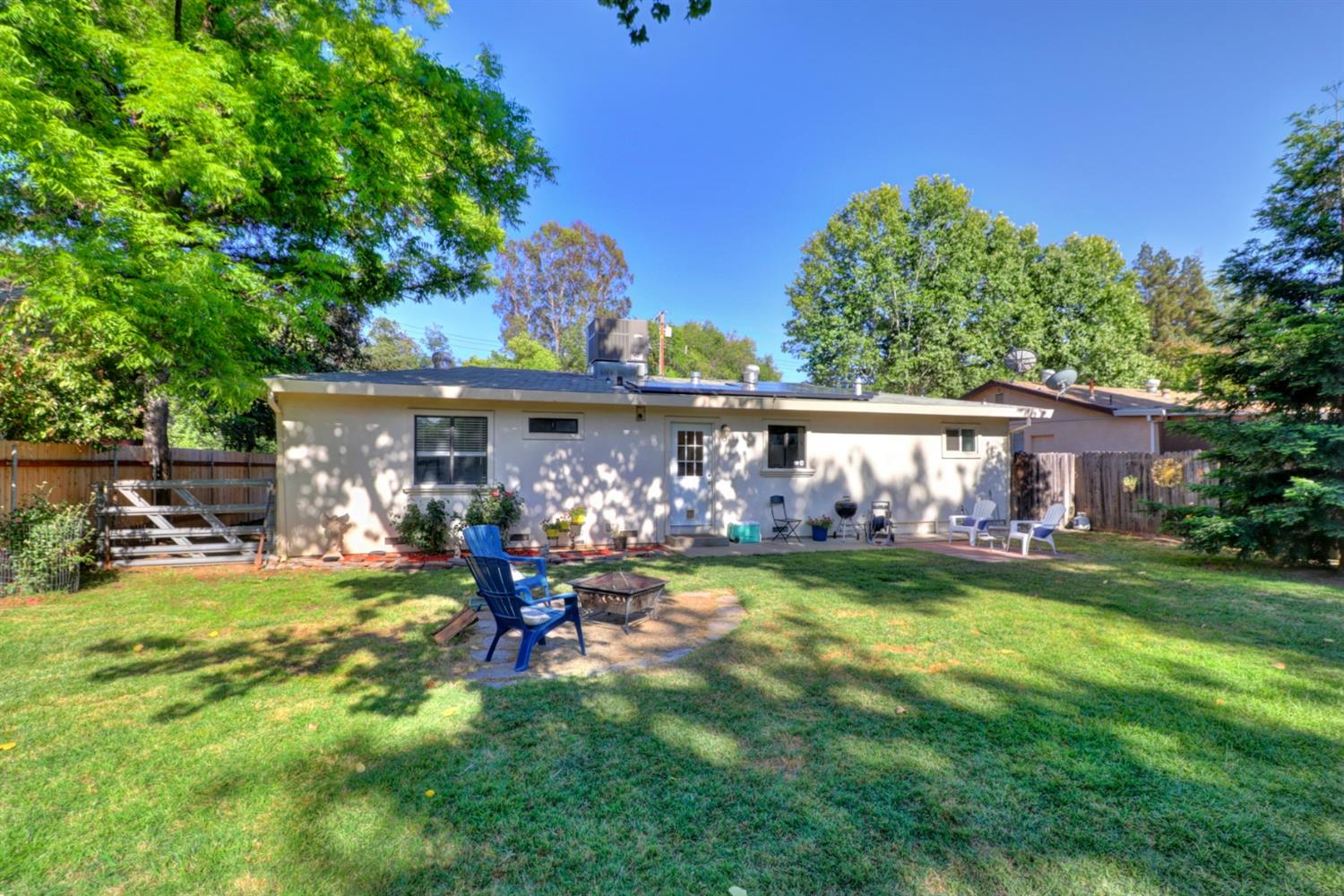 Sold, 3 Bedrooms, 2 Bathrooms, Single Family Home, Carmichael, 2521 Gunn Rd, Carmichael, CA 95608-4742, Beth Christensen, Dunnigan Realtors, Top Agent