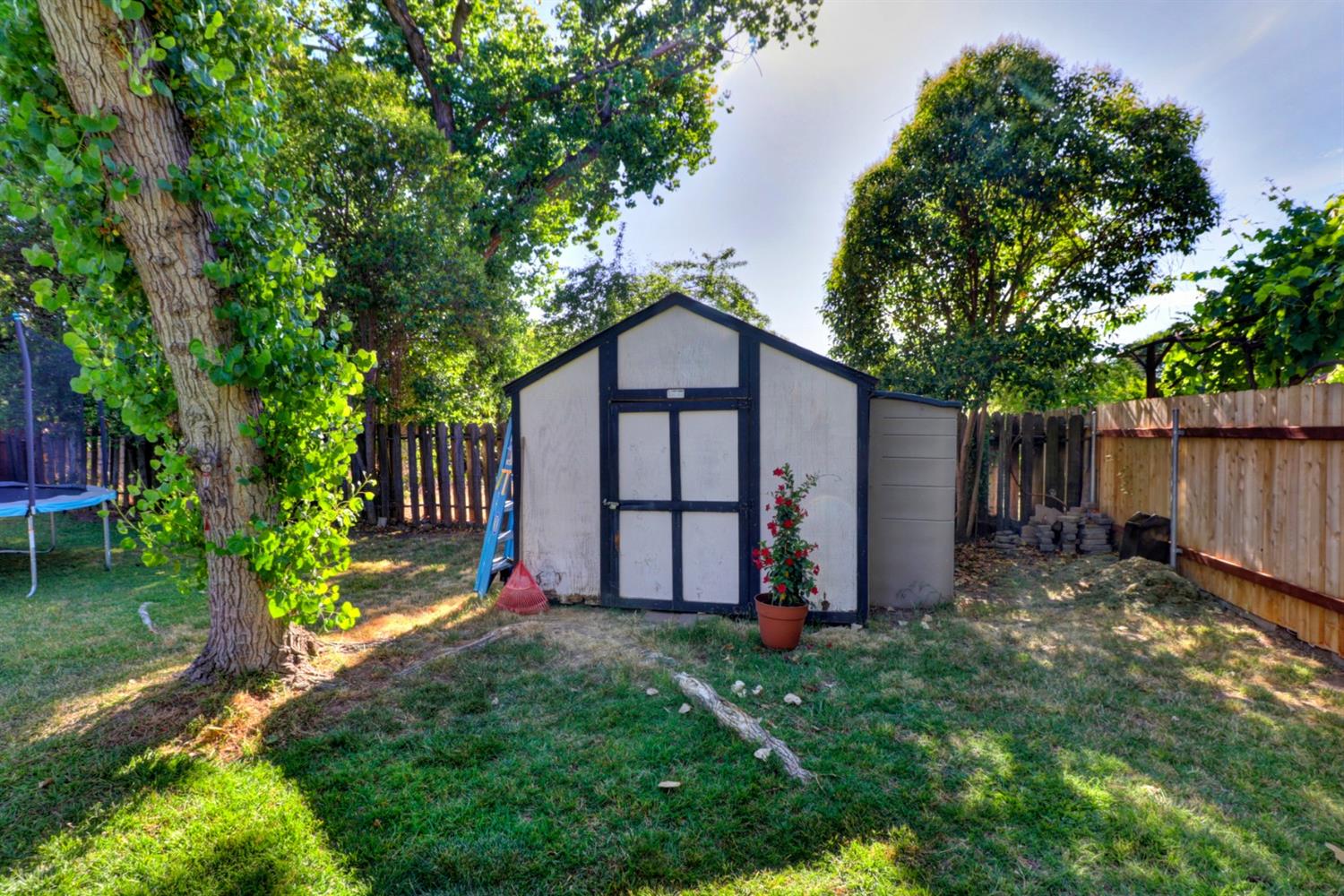 Sold, 3 Bedrooms, 2 Bathrooms, Single Family Home, Carmichael, 2521 Gunn Rd, Carmichael, CA 95608-4742, Beth Christensen, Dunnigan Realtors, Top Agent