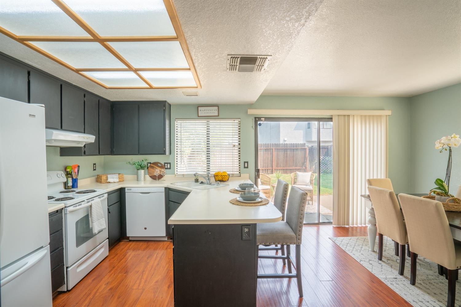 Sold, 3 Bedrooms, 2 Bathrooms, Single Family Home, No Sacto/Natomas/Del Paso Heights, 2294 Sandcastle Way, Sacramento, CA 95833-3400, Beth Christensen, Dunnigan Realtors, Top Agent