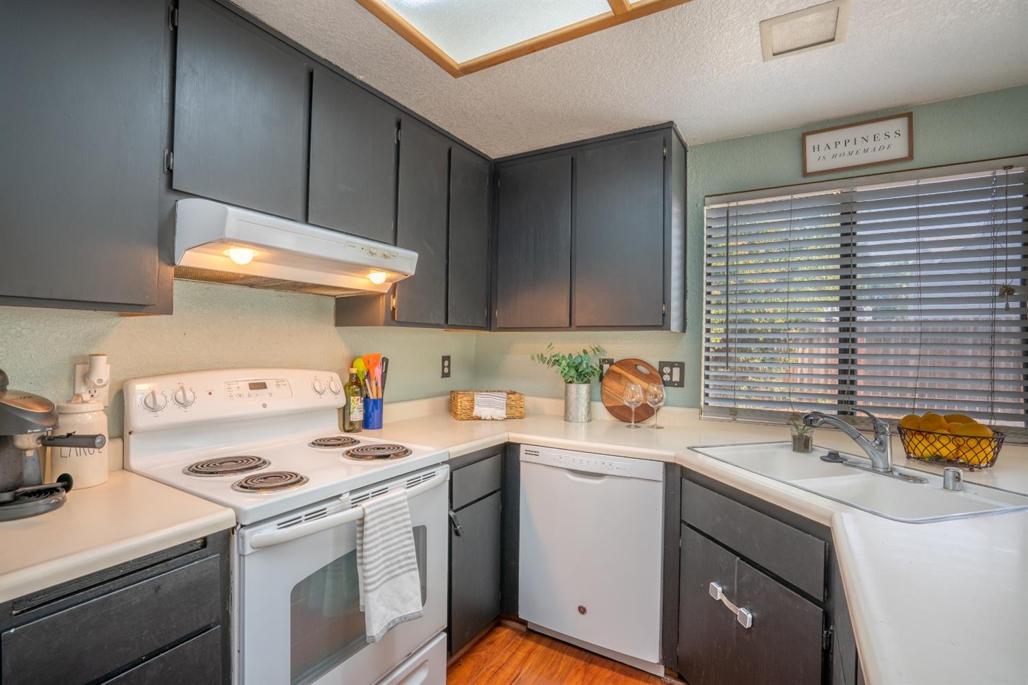 Sold, 3 Bedrooms, 2 Bathrooms, Single Family Home, No Sacto/Natomas/Del Paso Heights, 2294 Sandcastle Way, Sacramento, CA 95833-3400, Beth Christensen, Dunnigan Realtors, Top Agent